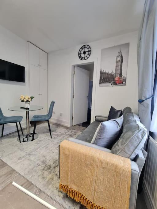 Apartment Stylish And Spacious 1 Bedroom Kensal Tube 1a *