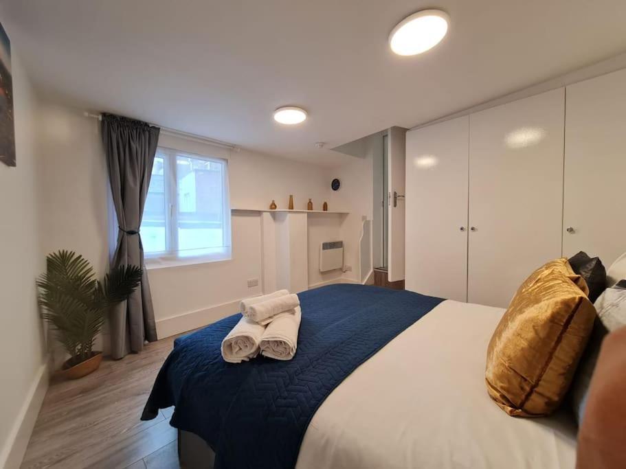 Stylish And Spacious 1 Bedroom Kensal Tube 1a