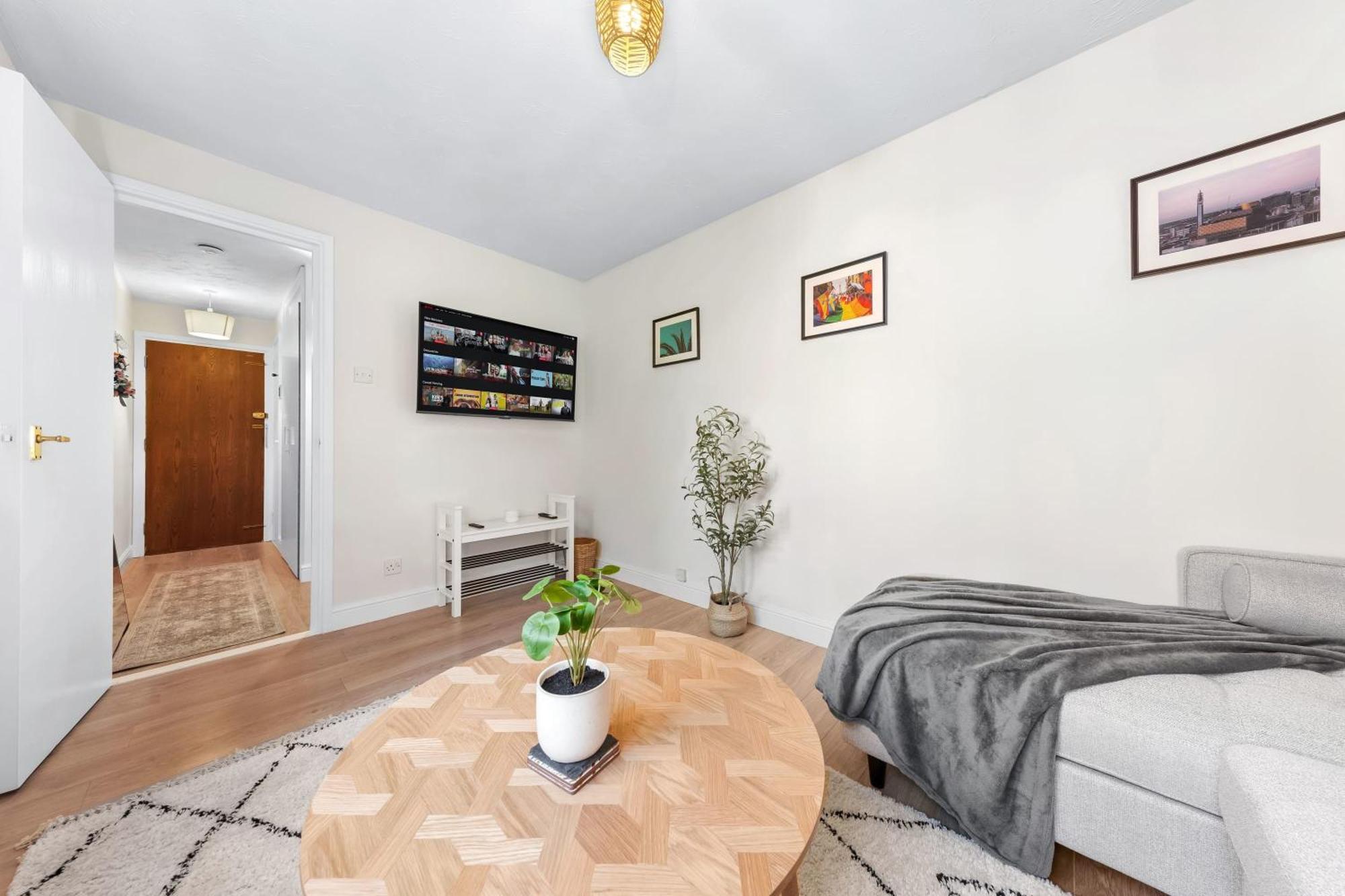 Beautiful 1 Bed Close To Amenities Apartment London