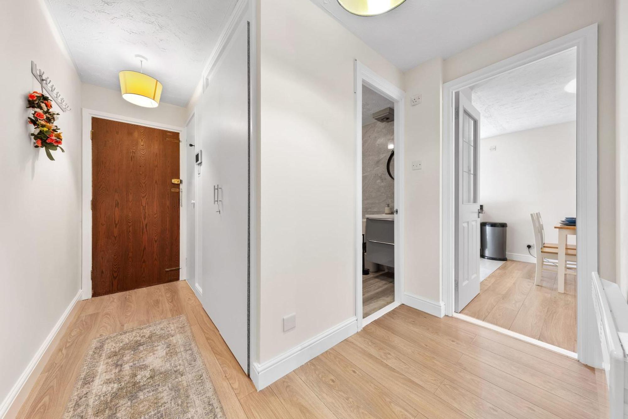 Beautiful 1 Bed Close To Amenities Apartment *