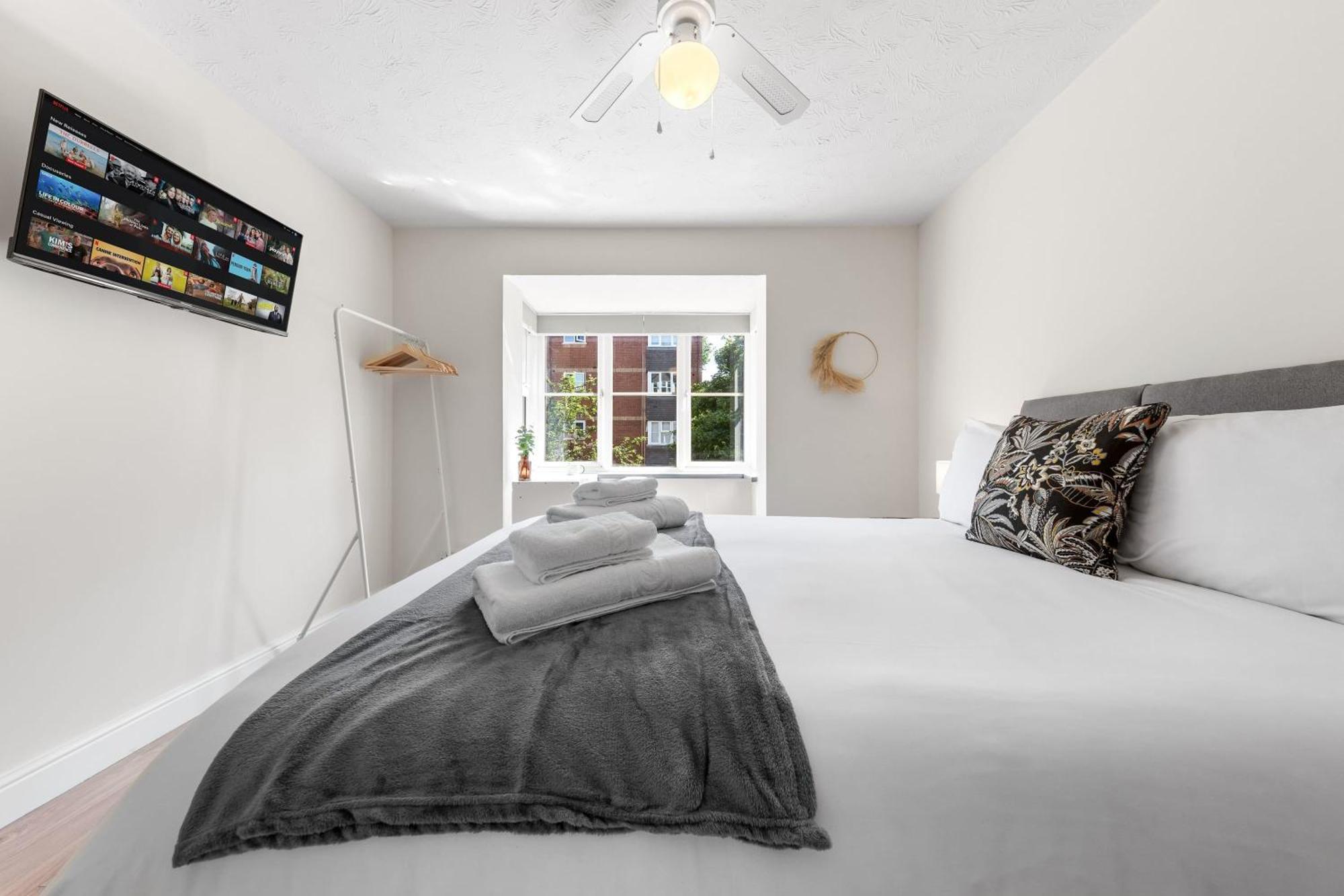Apartment Beautiful 1 Bed Close To Amenities
