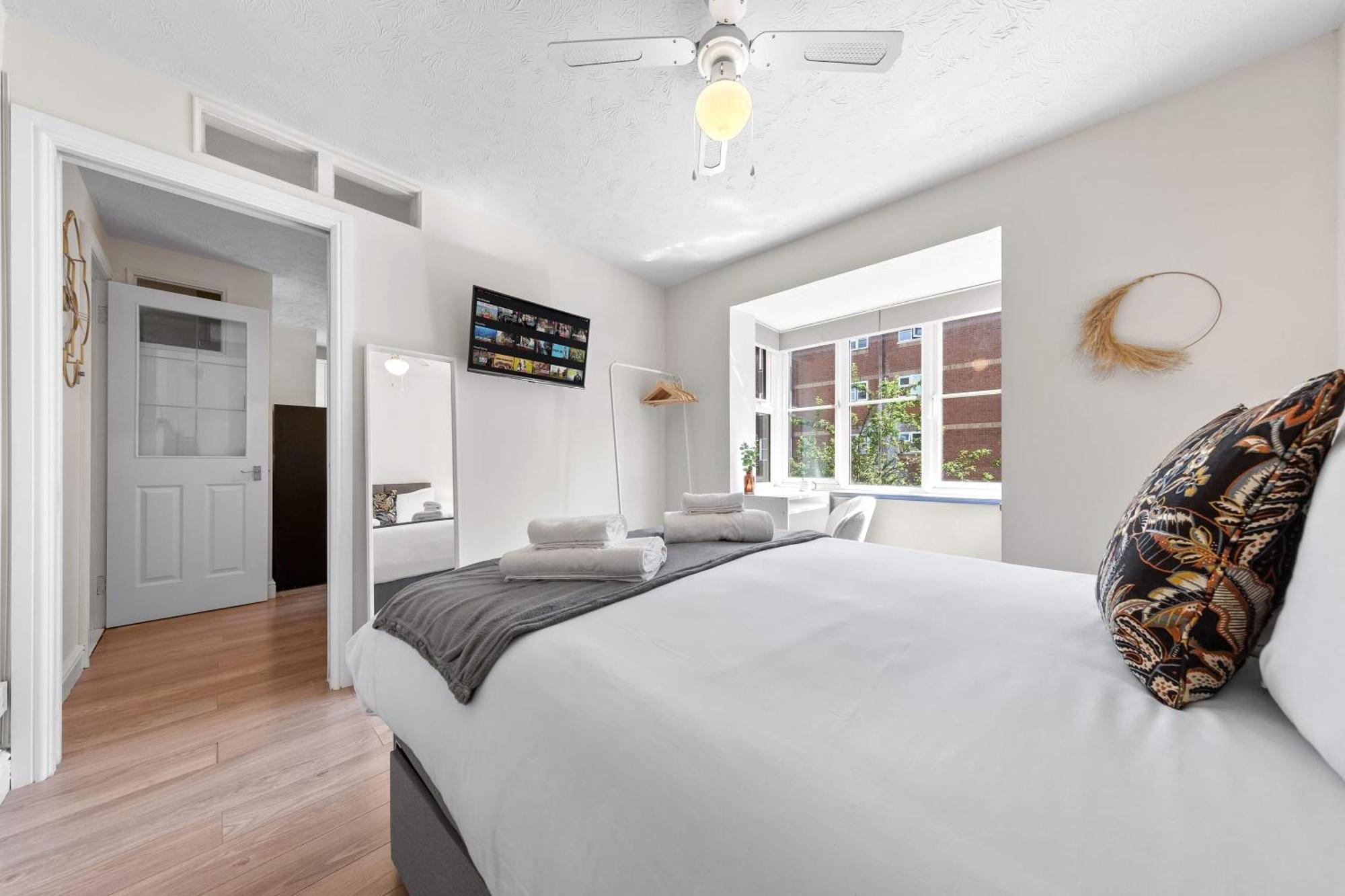 Apartment Beautiful 1 Bed Close To Amenities