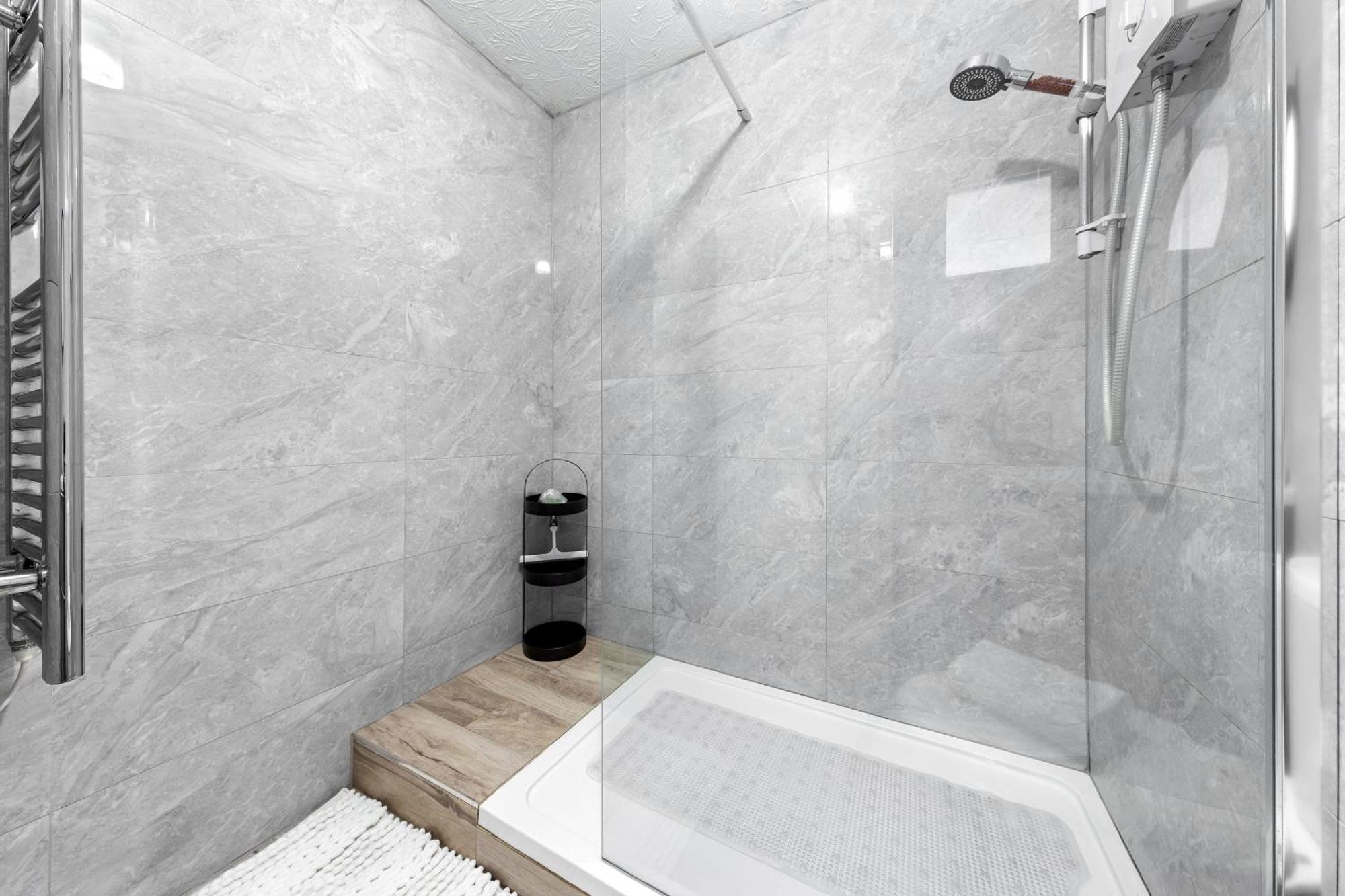 Apartment Beautiful 1 Bed Close To Amenities
