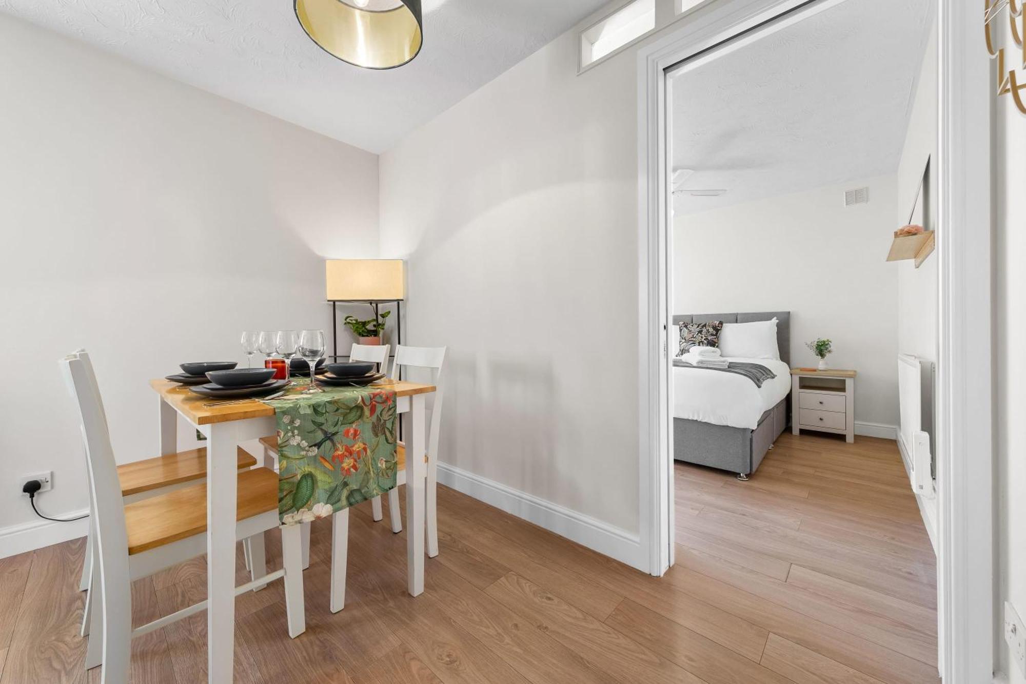 Apartment Beautiful 1 Bed Close To Amenities *