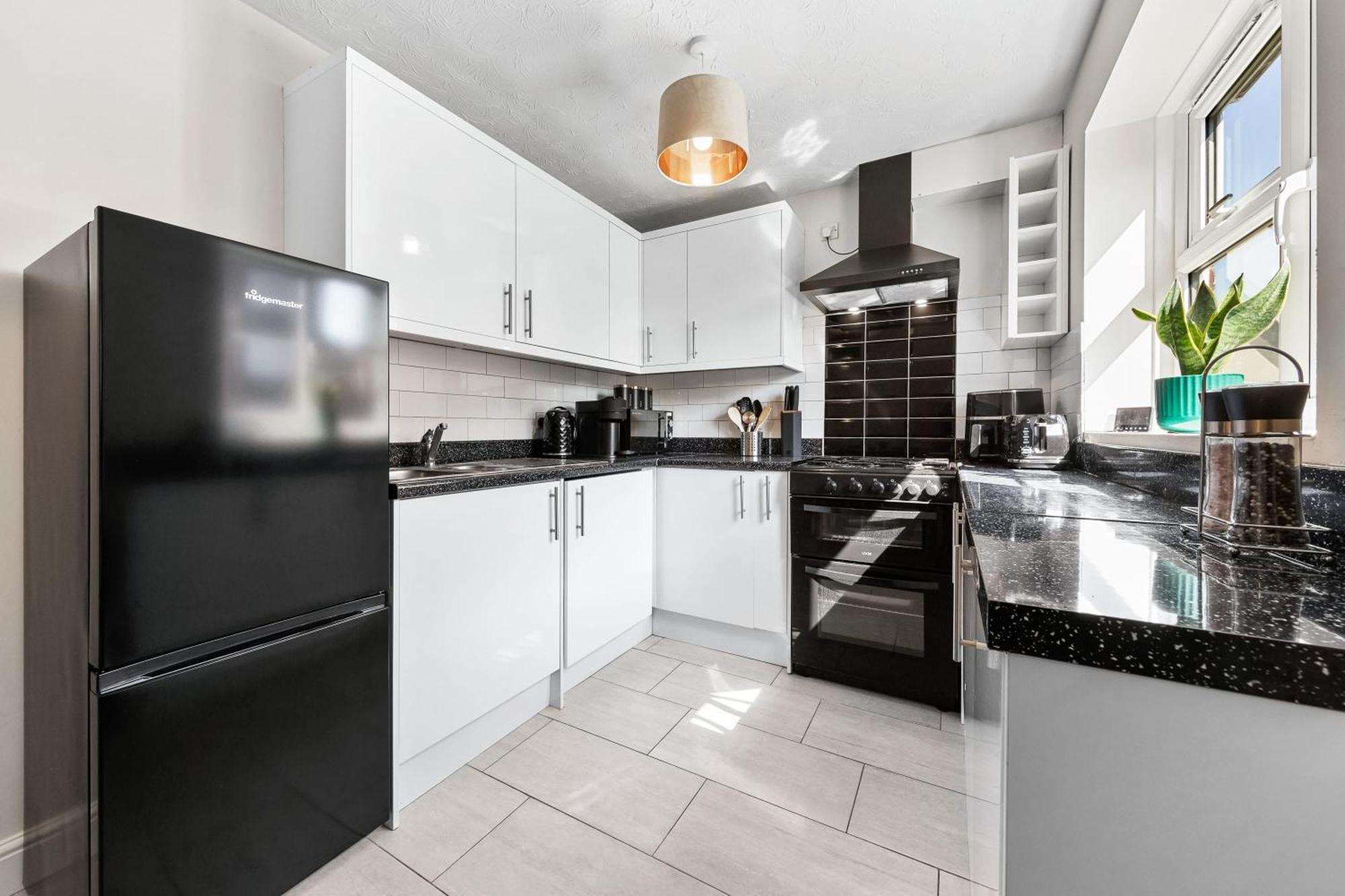 Beautiful 1 Bed Close To Amenities Apartment London