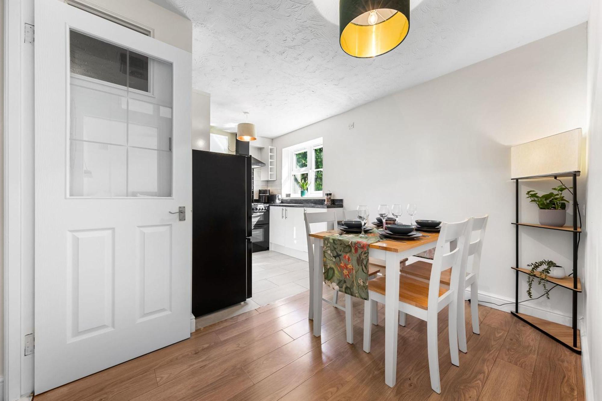 Apartment Beautiful 1 Bed Close To Amenities *