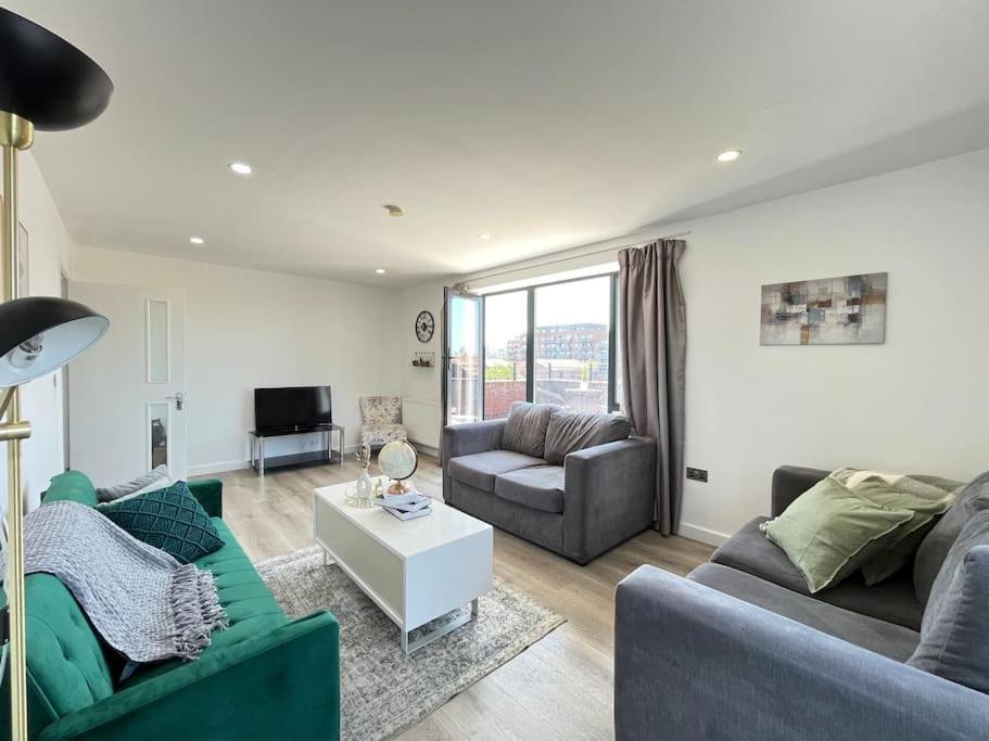O2 Skyview Penthouse Apartment London
