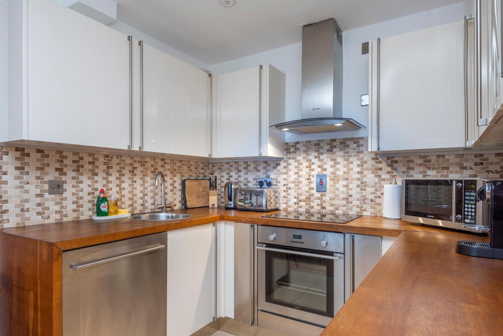 Elegant Mayfair 5 Apartment London