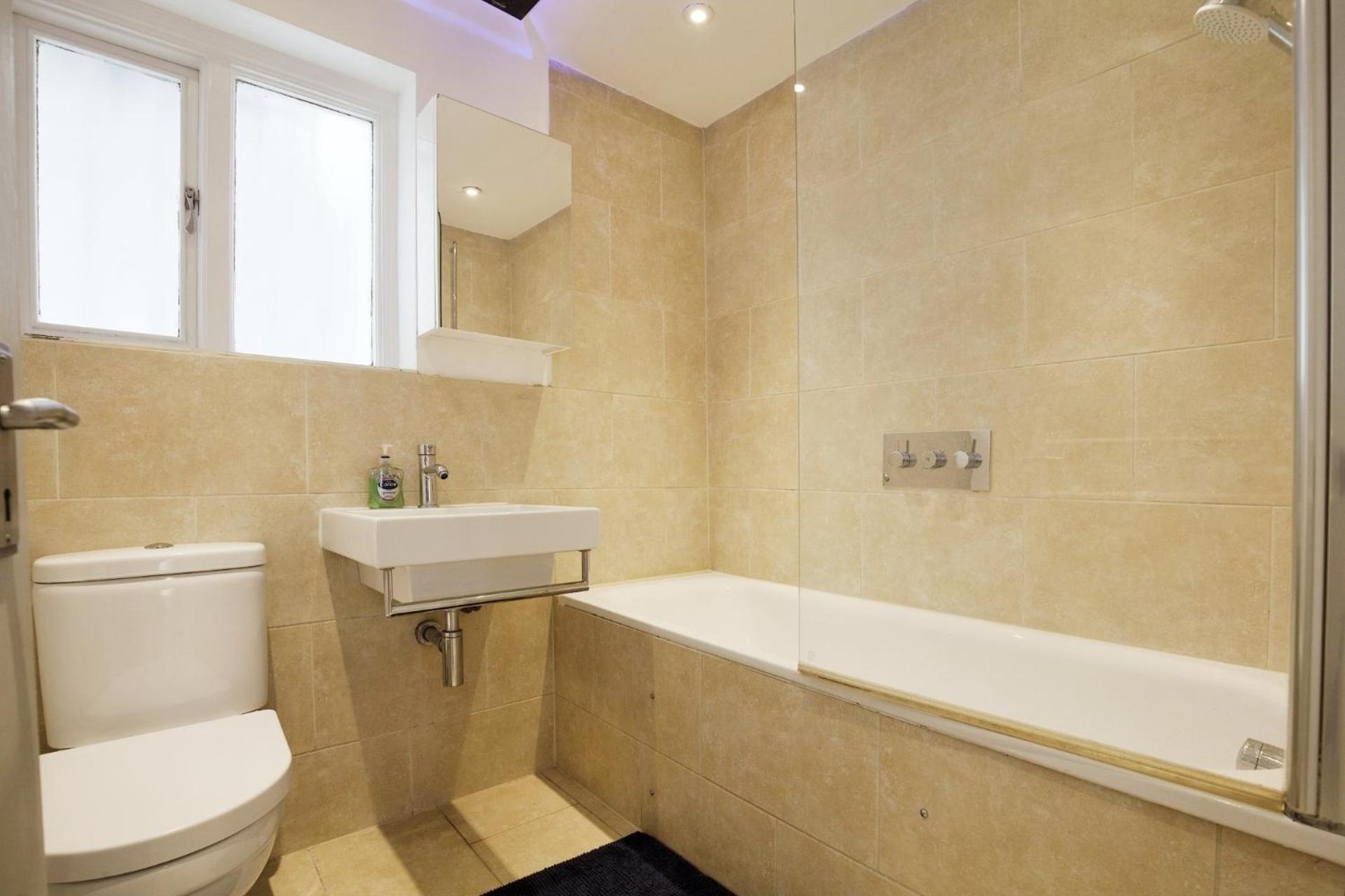 Well Located South Kensington Flat * London