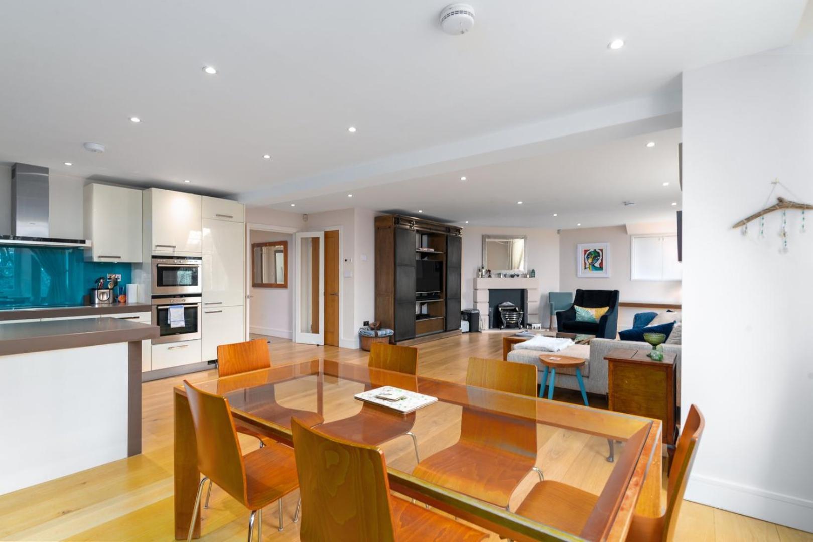 Guestready - Spacious In Clapham Town * London