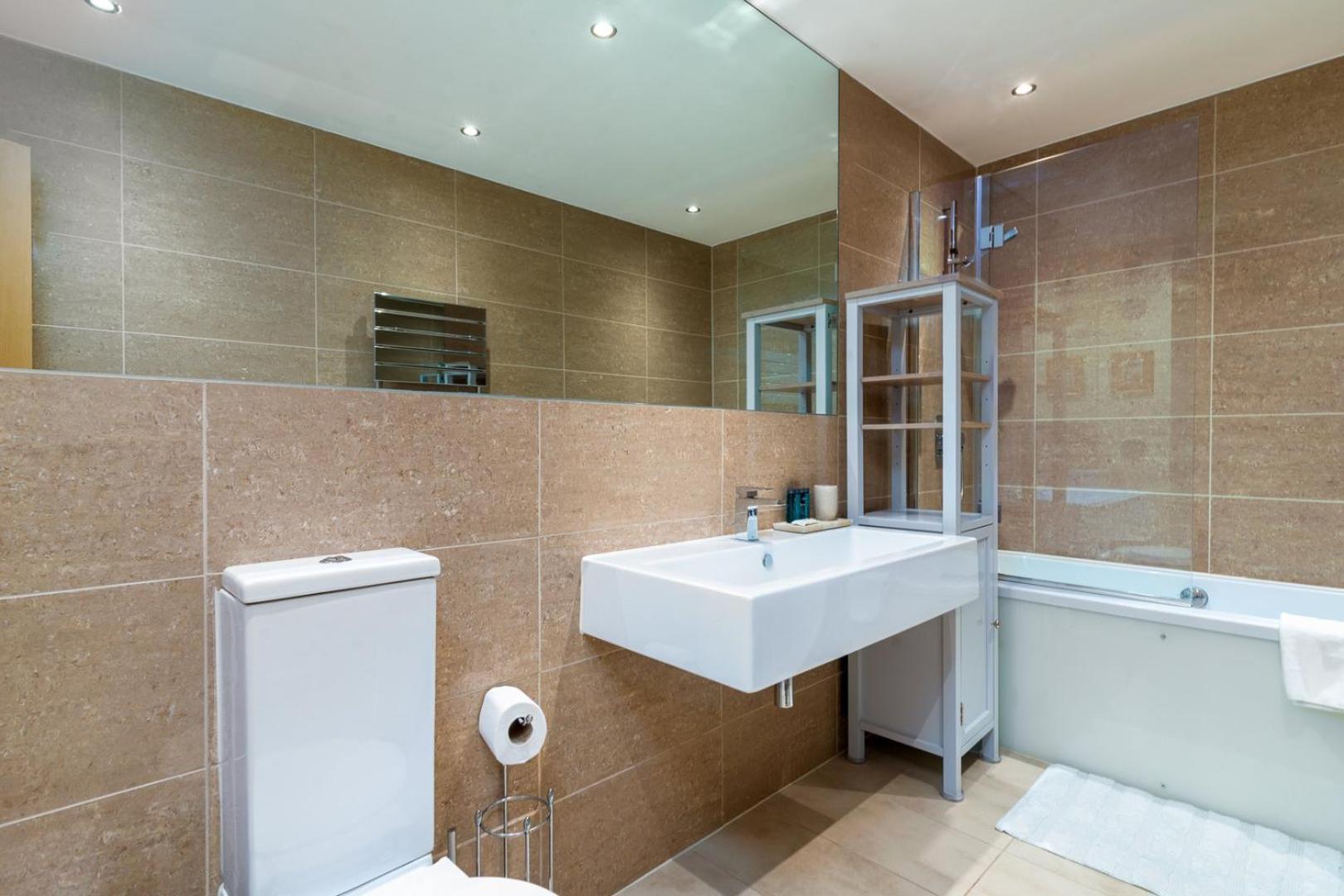 Guestready - Spacious In Clapham Town Apartment London