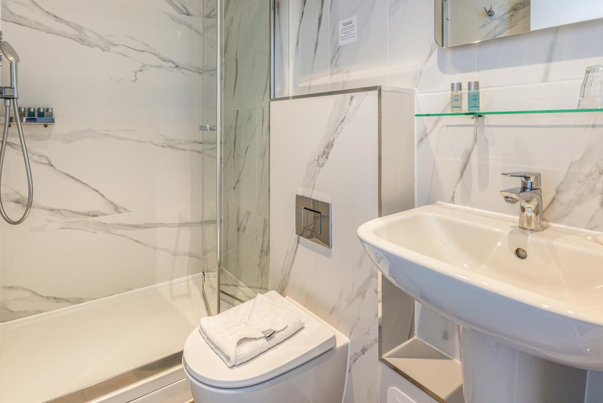 Hotel Princes Square London