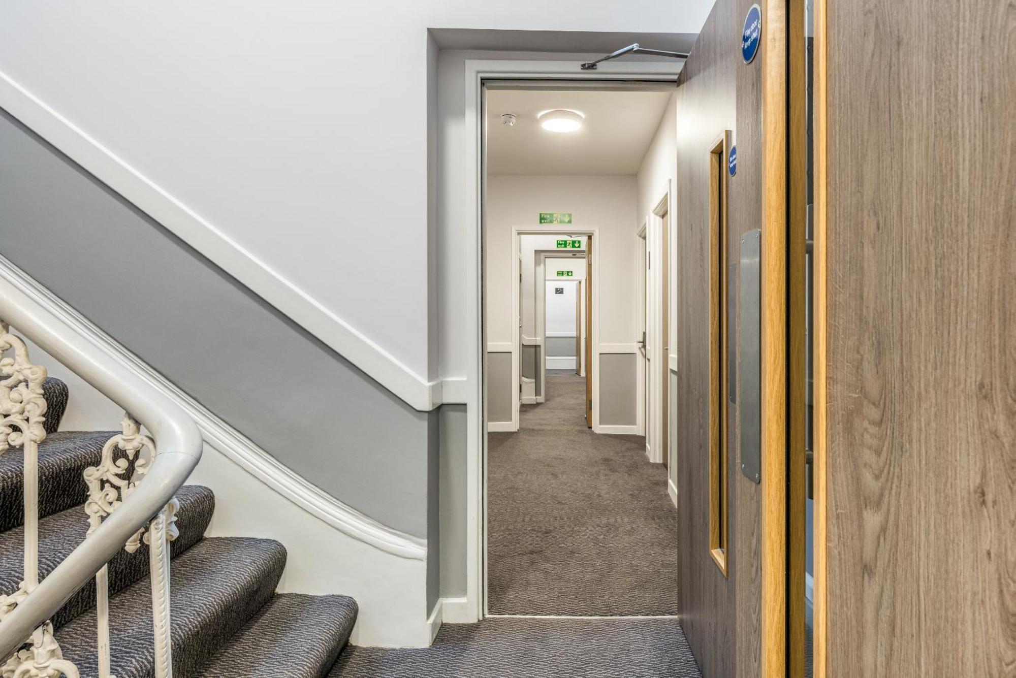 Princes Square 4* London