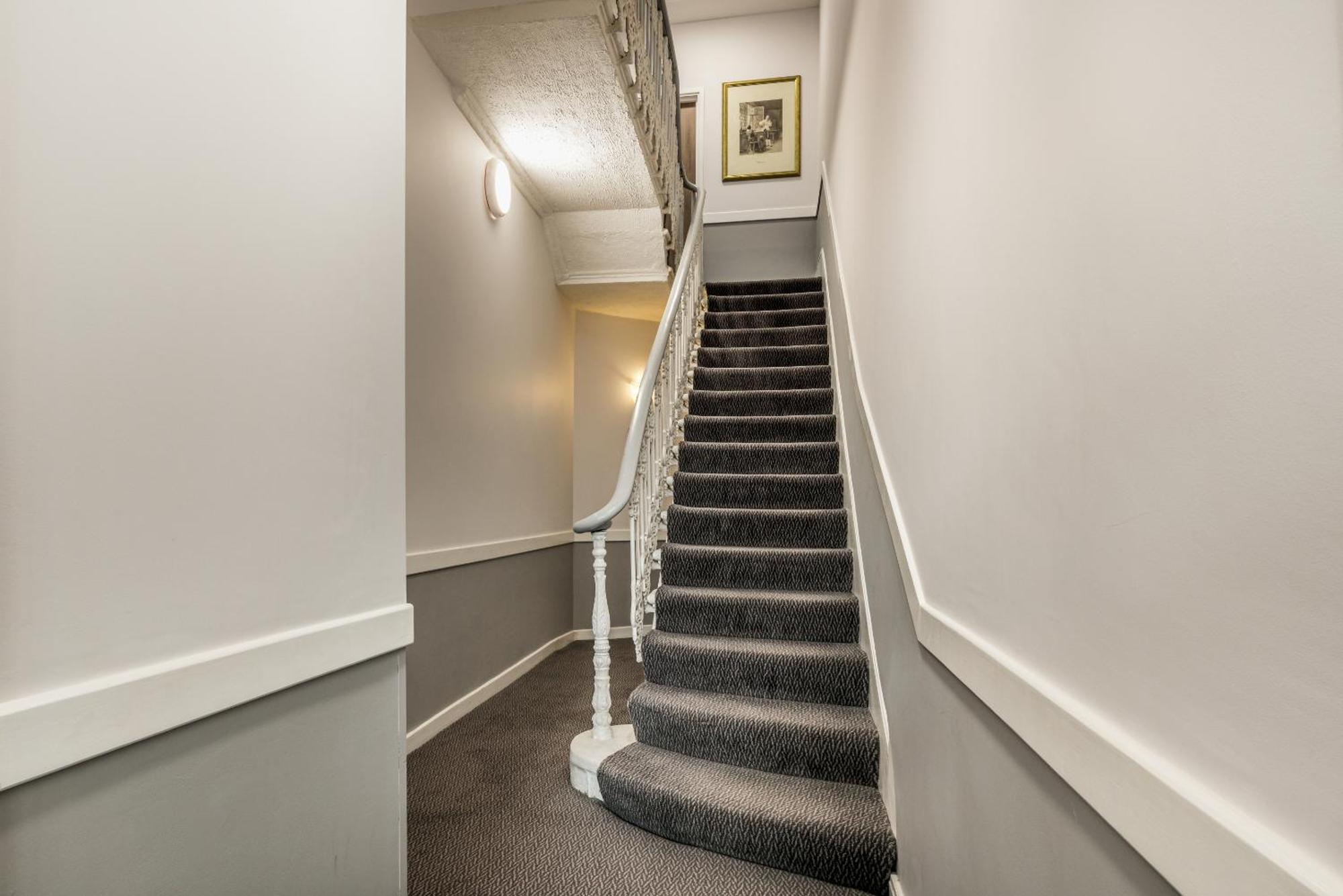 Princes Square Hotel