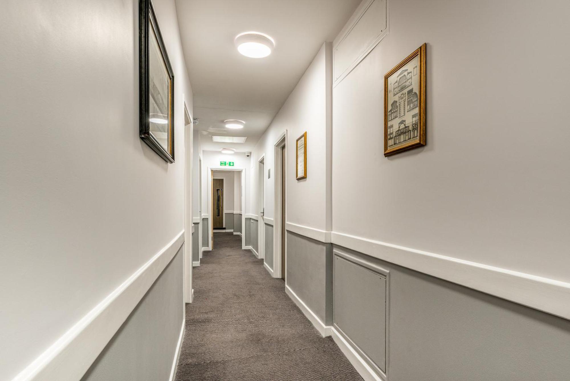 Princes Square Hotel 4*