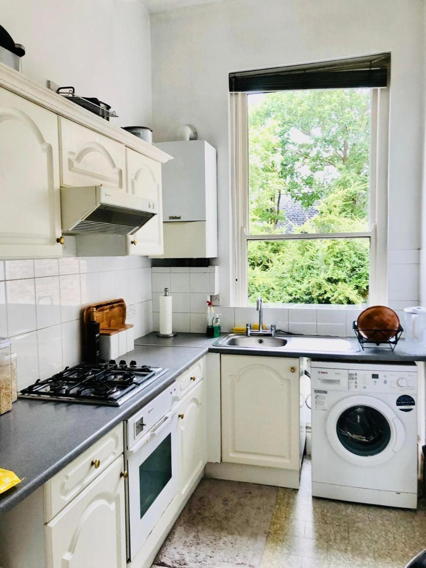 Luxury Spacious On Mattock Lane Apartment