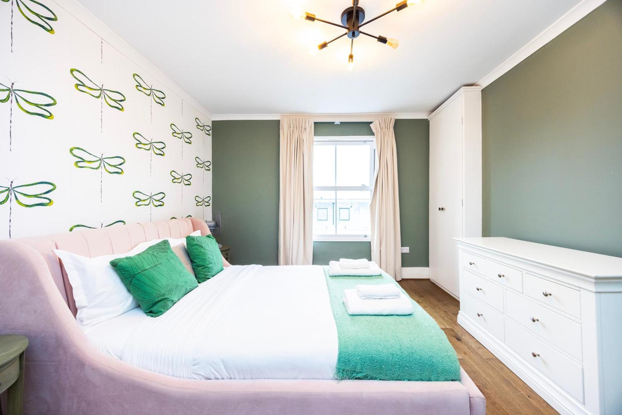 Spacious 2-bedroom In Balham Apartment *