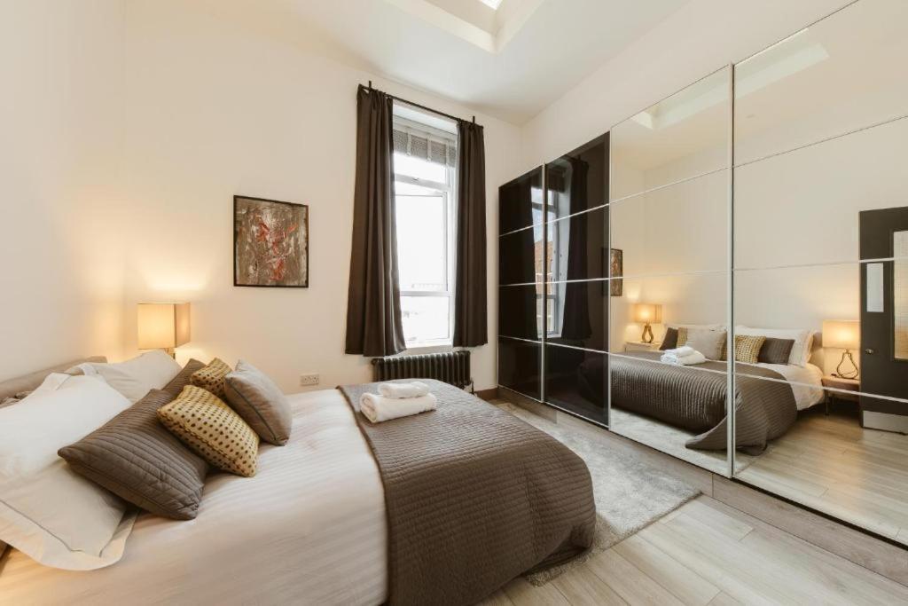 Amazing Warehouse Conversion In Chiswick * London