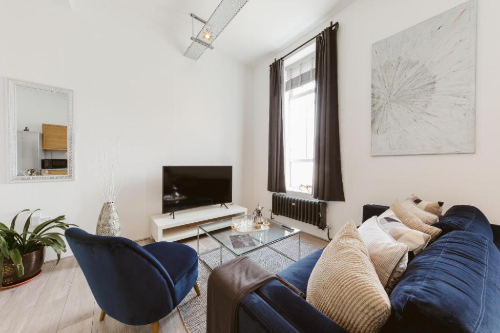 Amazing Warehouse Conversion In Chiswick Apartment