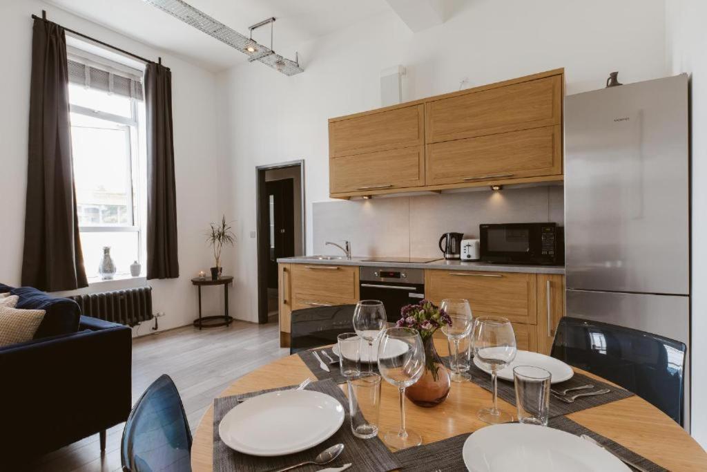 Amazing Warehouse Conversion In Chiswick Apartment London