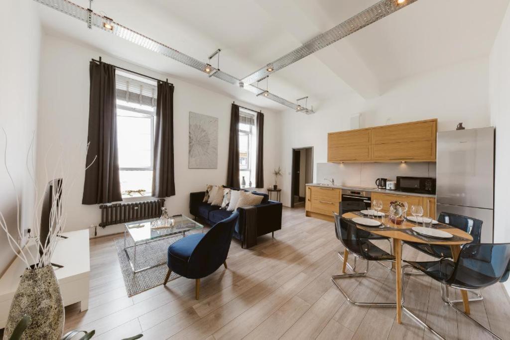 Amazing Warehouse Conversion In Chiswick * London