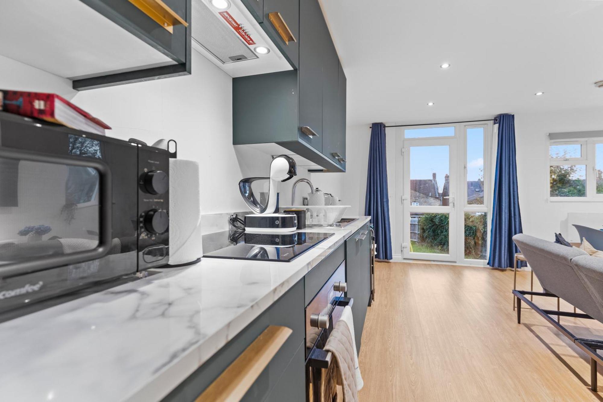 Modern With Free Wifi Apartment
