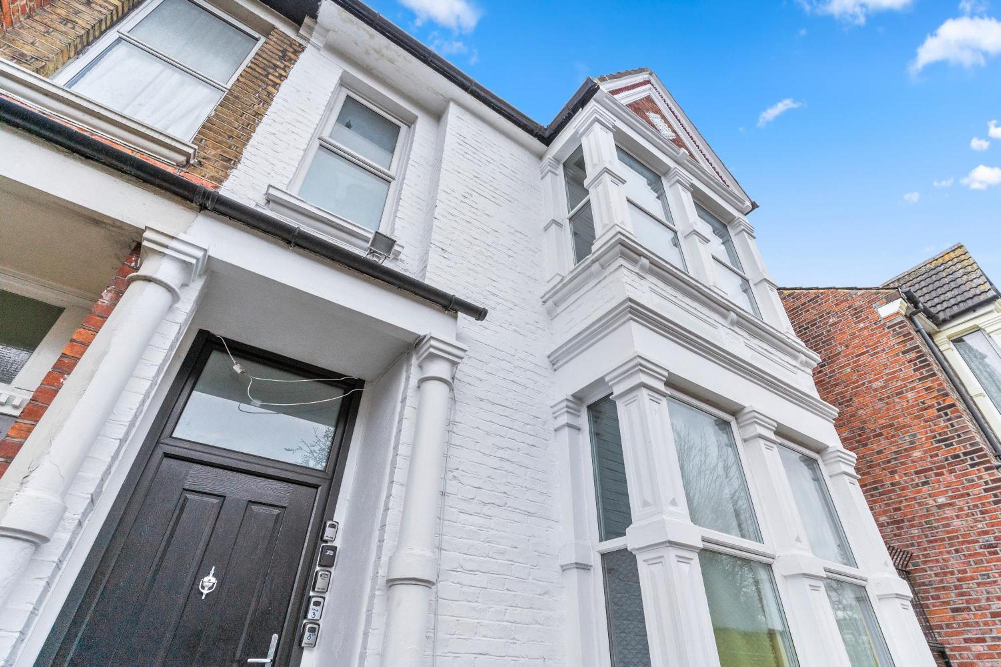Modern With Free Wifi Apartment London
