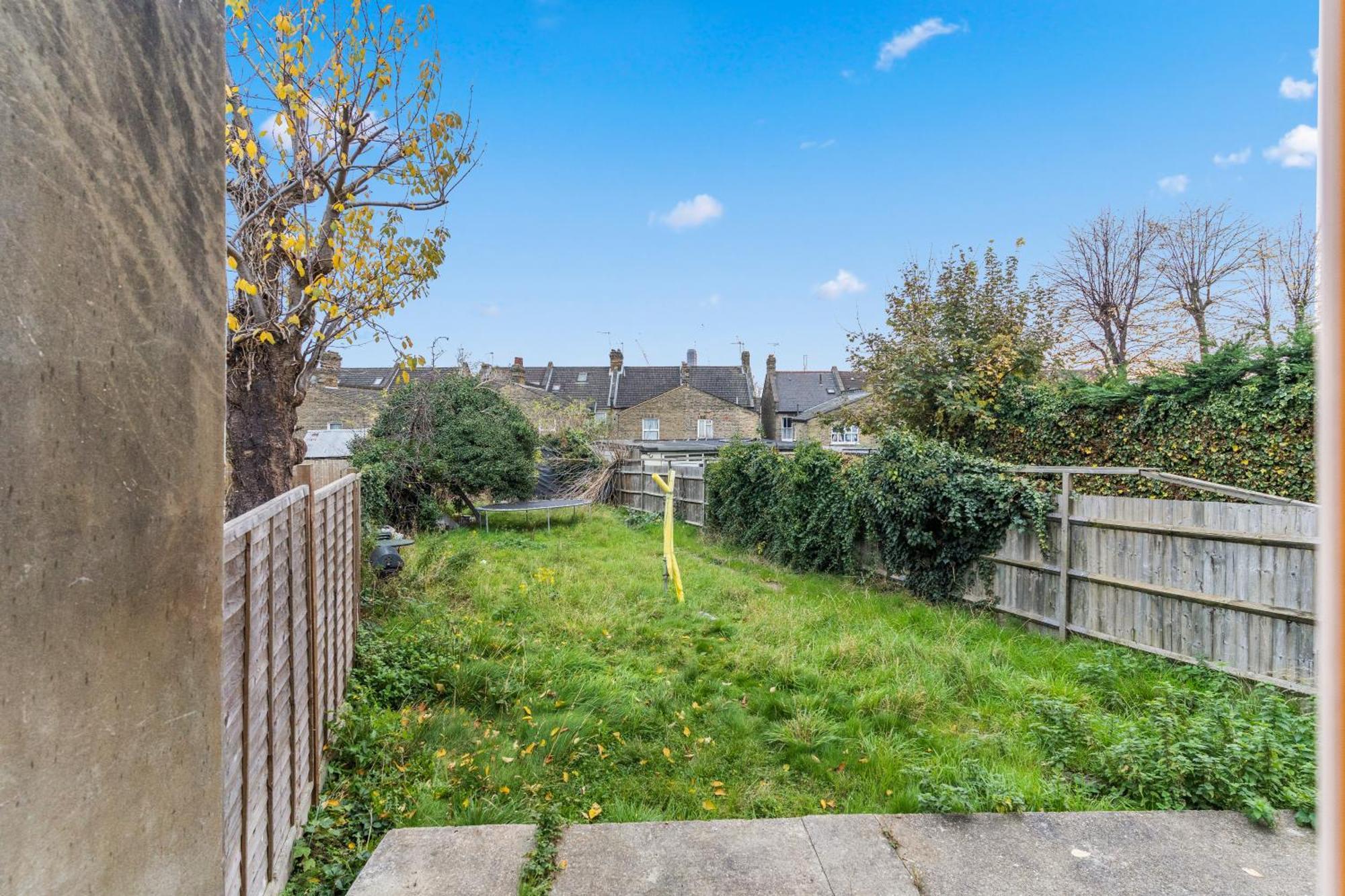 Modern With Free Wifi * London