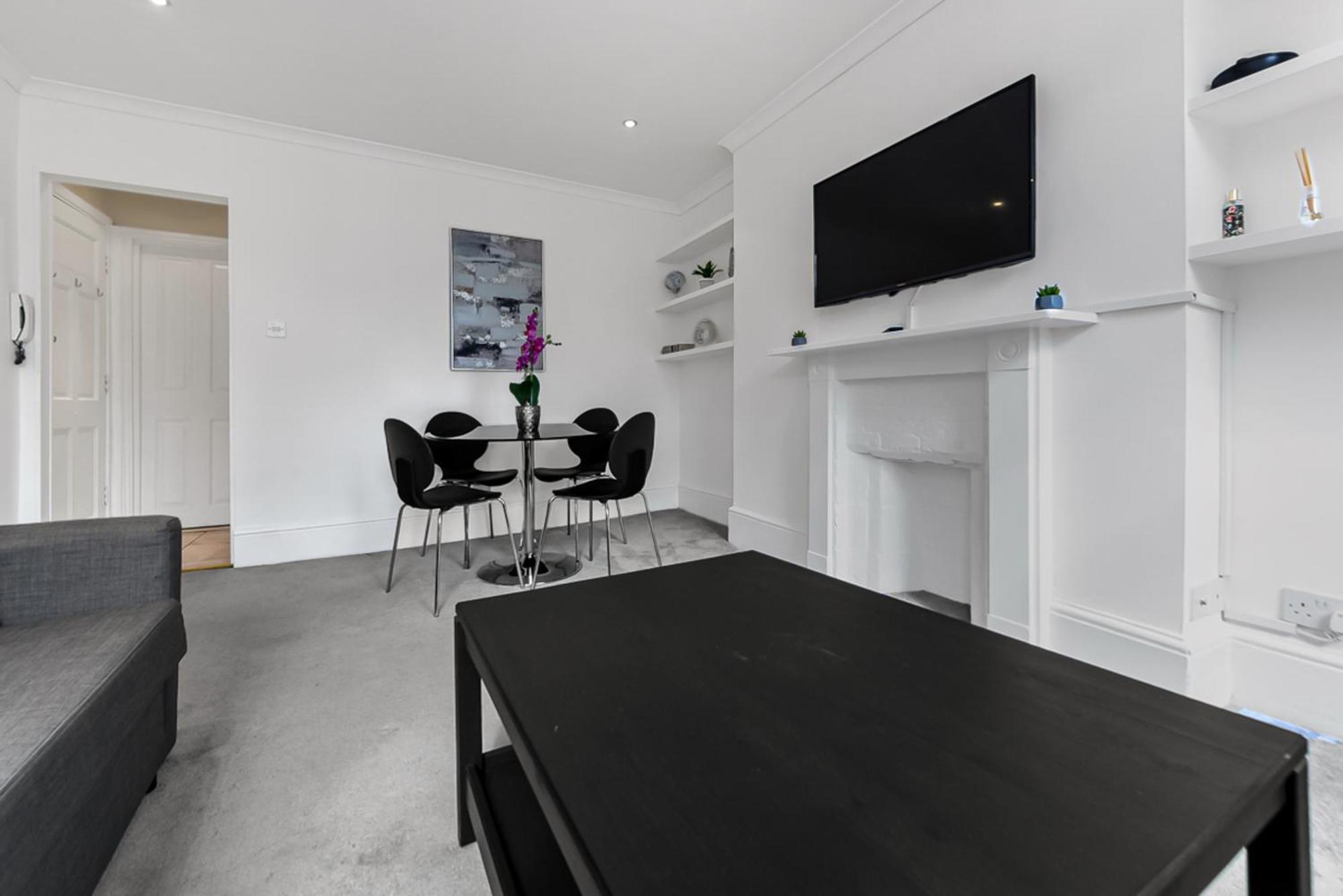 1 Bed Apartment- Marble Arch 5 Apartment *