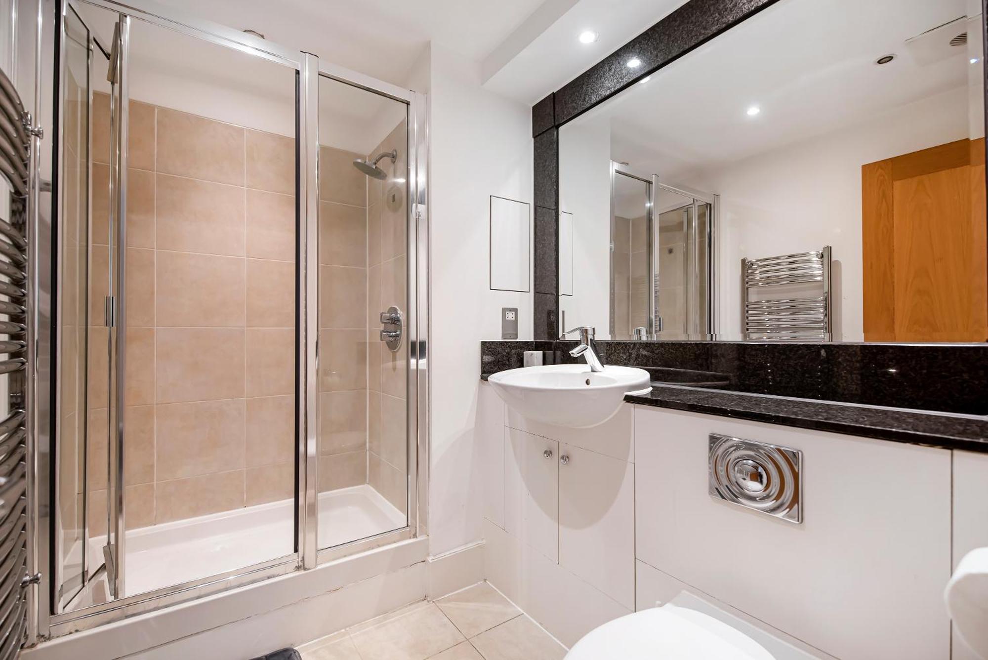 2 Bed With Large Terrace Apartment *