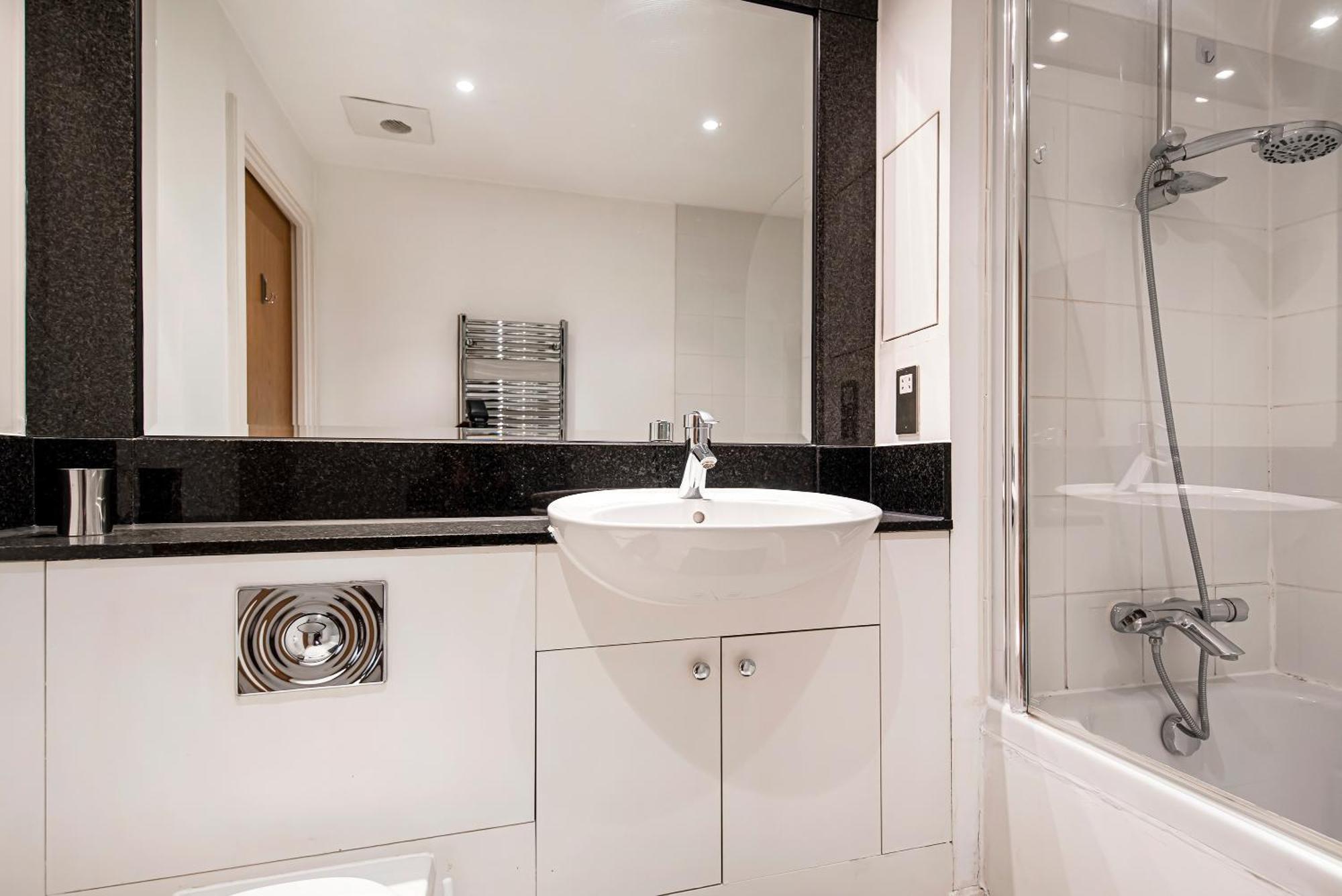 2 Bed With Large Terrace Apartment London