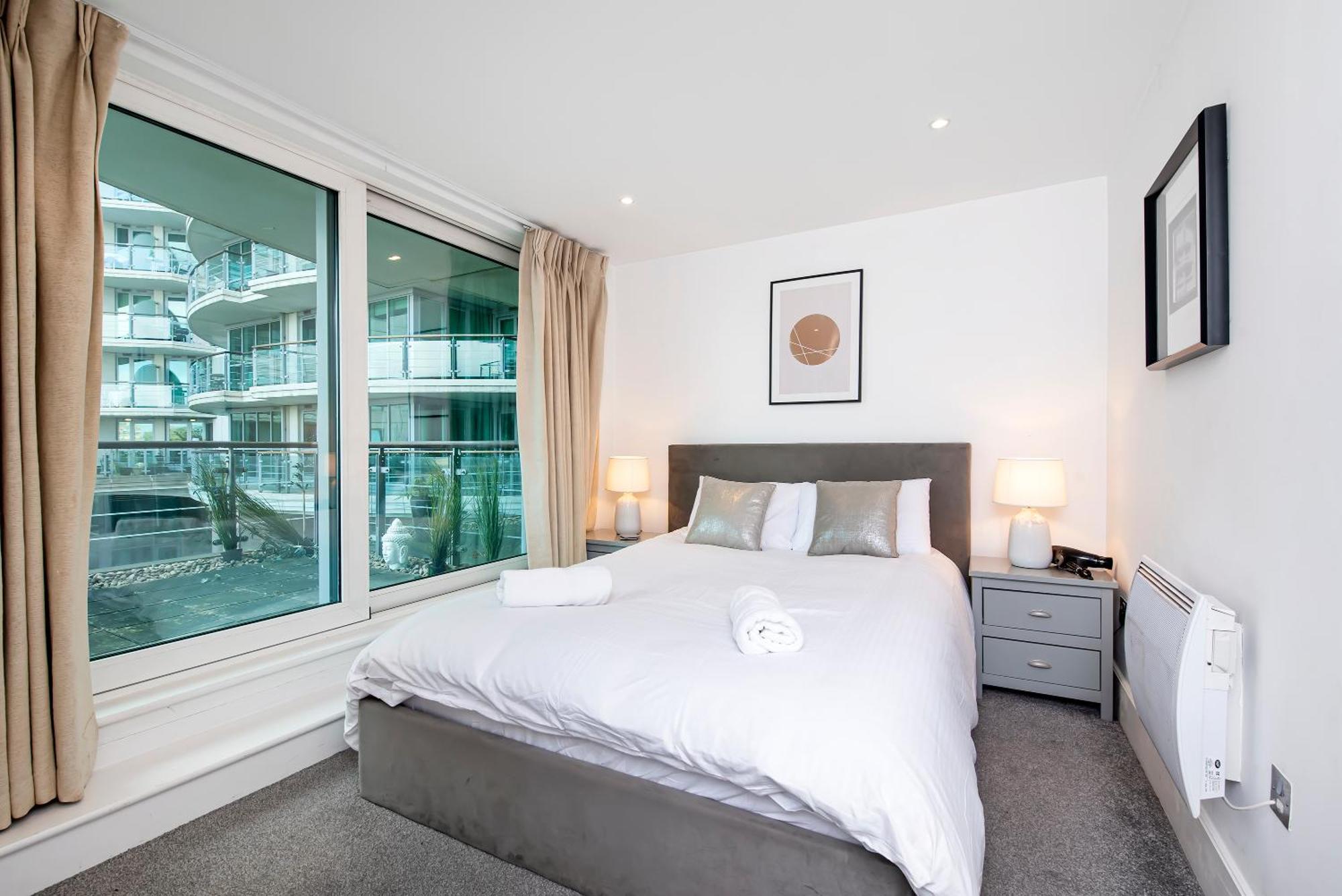 2 Bed With Large Terrace * London