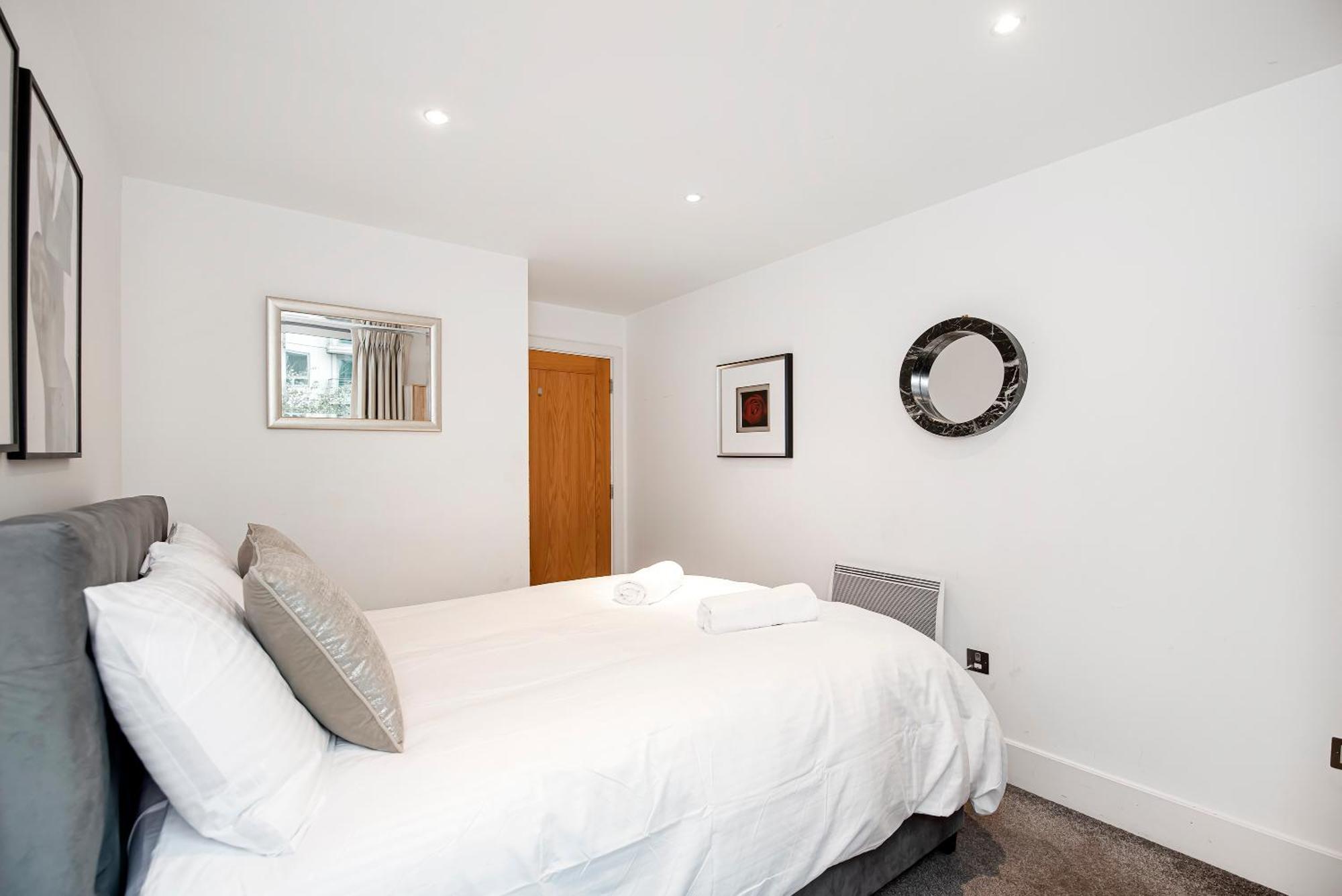2 Bed With Large Terrace Apartment London