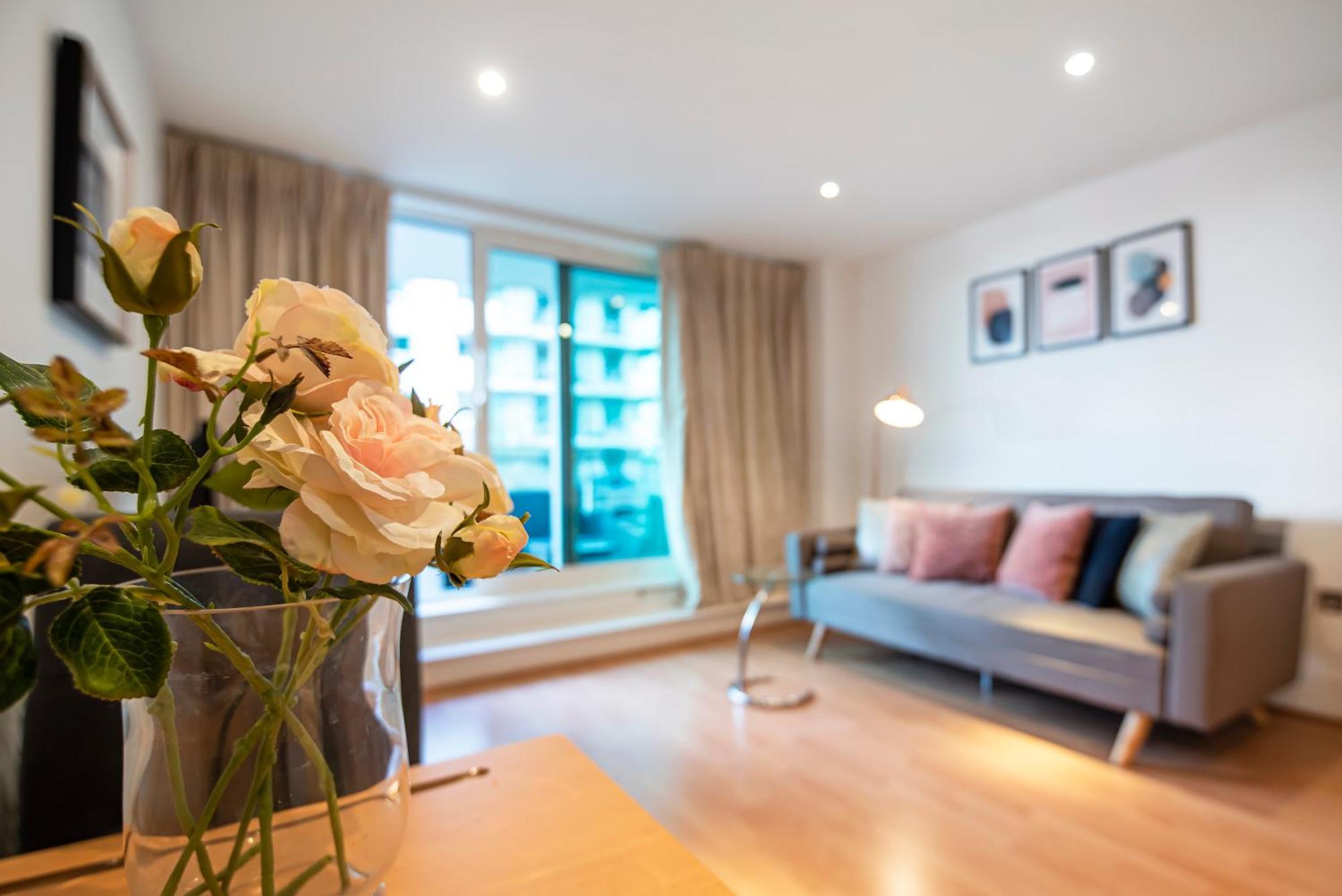 2 Bed With Large Terrace * London