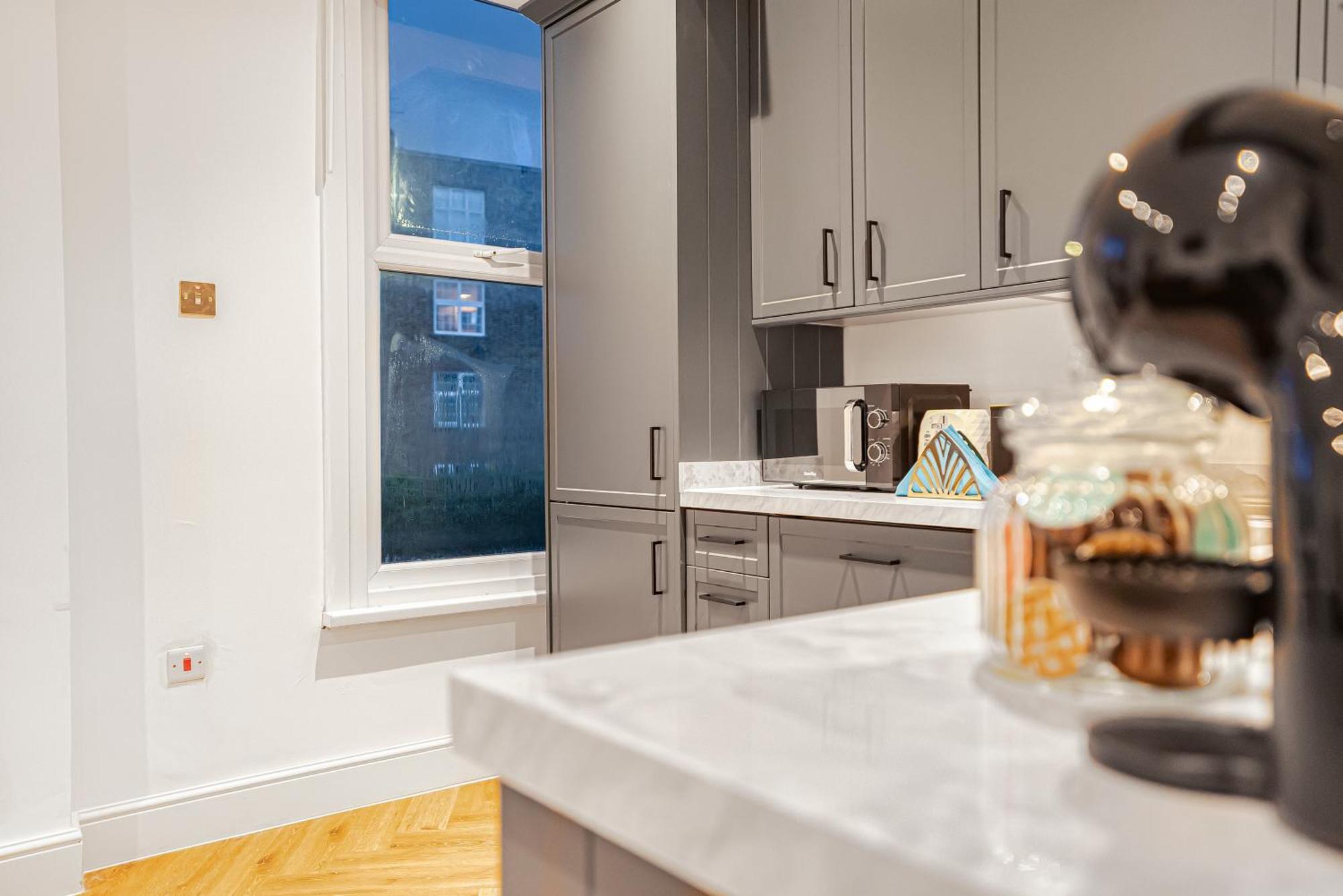 Modern With Free Wifi Apartment