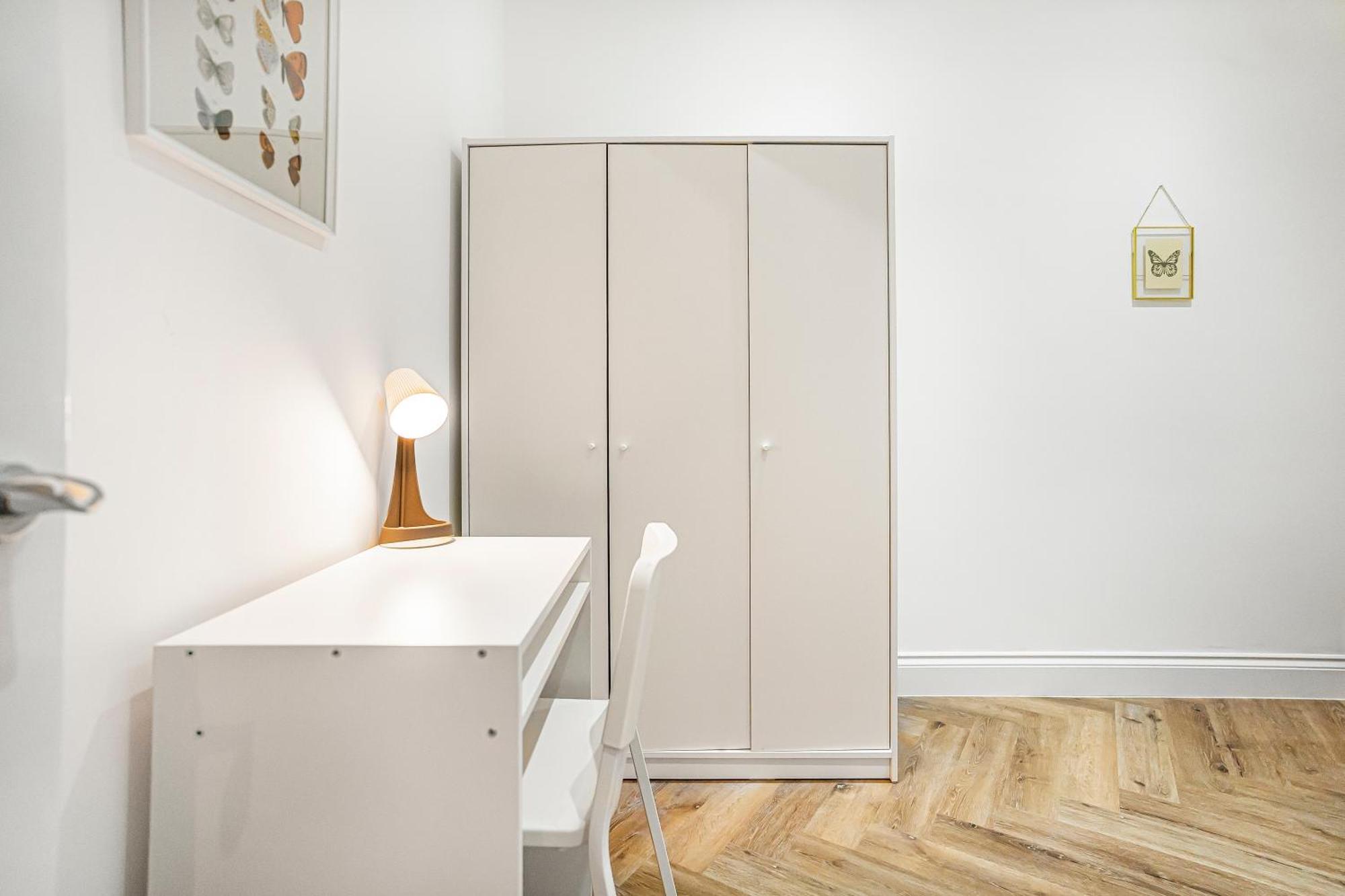 Modern With Free Wifi Apartment
