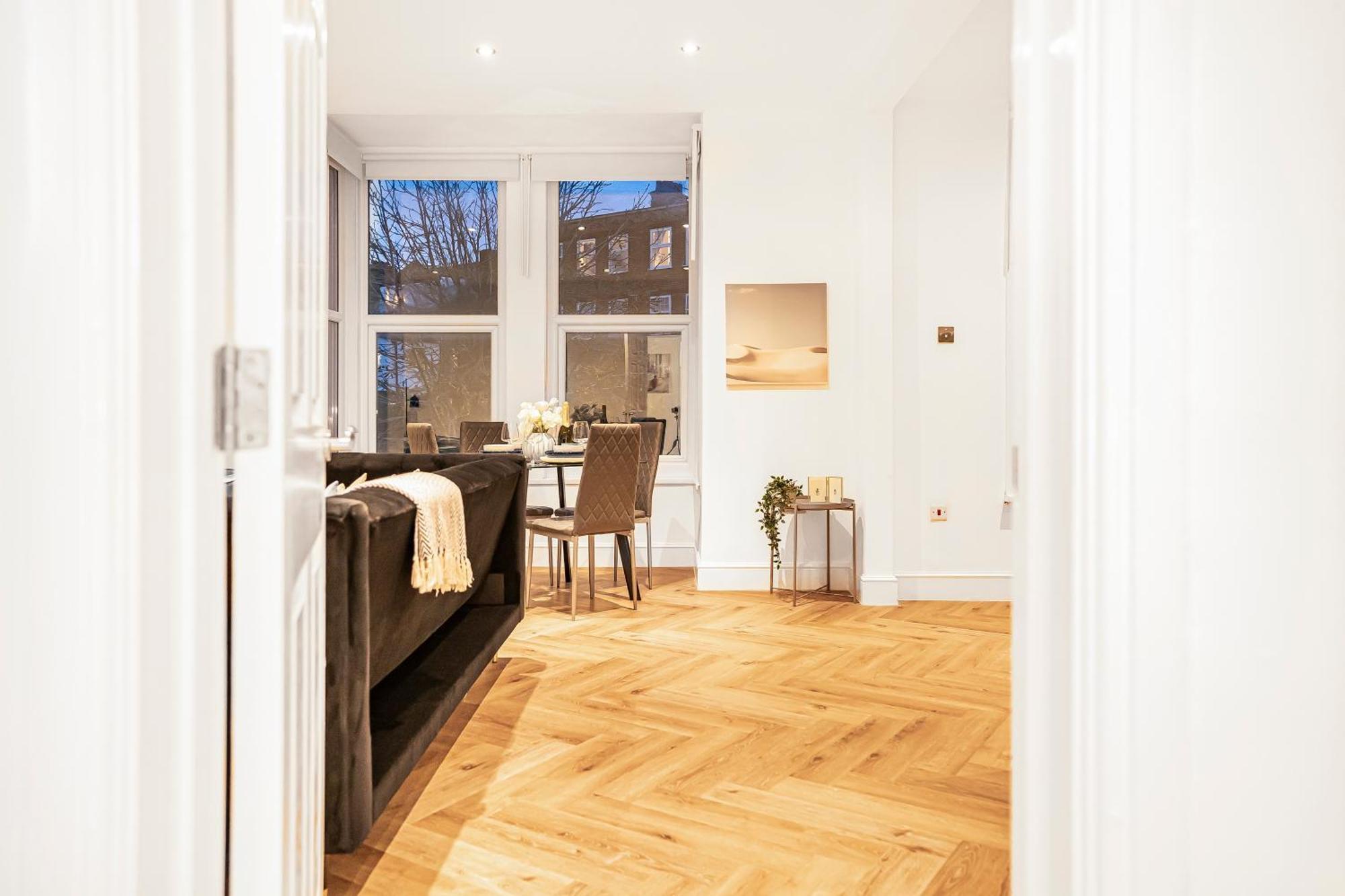 Modern With Free Wifi Apartment