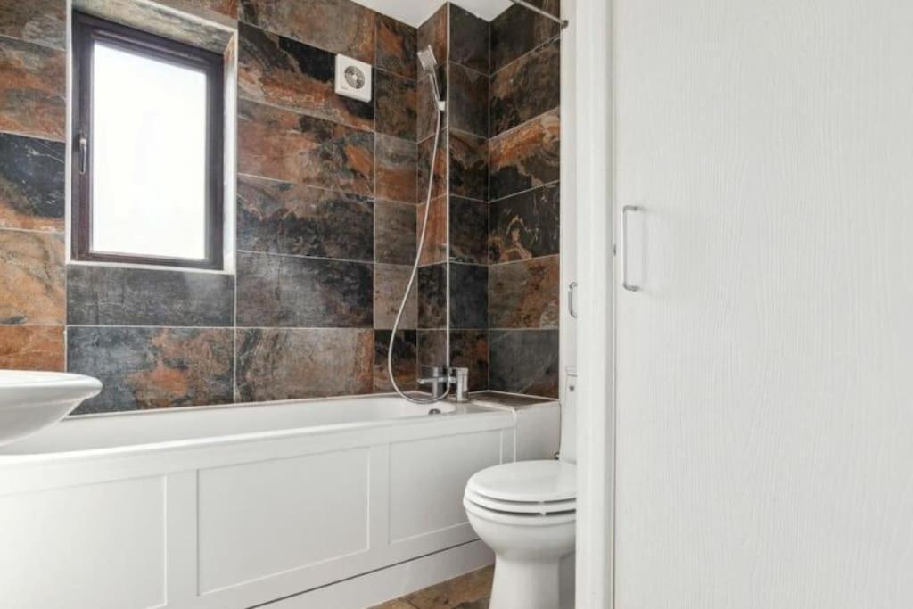 Gorgeous House, 5 Beds, Amazing Transport Links * London