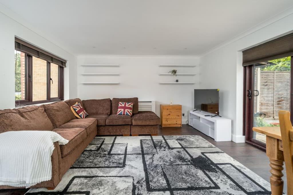 Gorgeous House, 5 Beds, Amazing Transport Links Apartment London