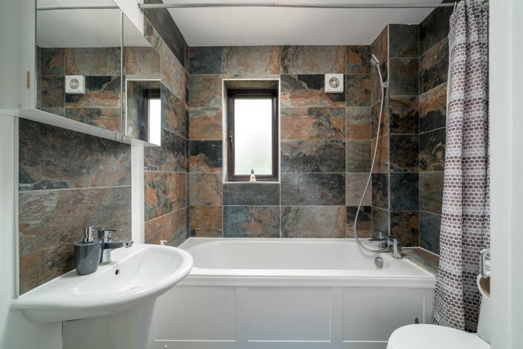 Apartment Gorgeous House, 5 Beds, Amazing Transport Links London