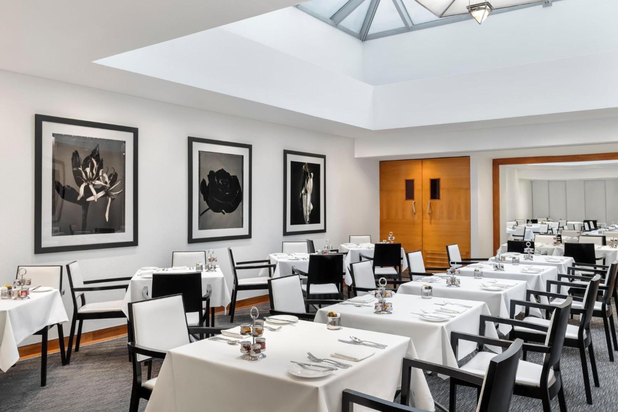 Metropolitan Hotel 5*