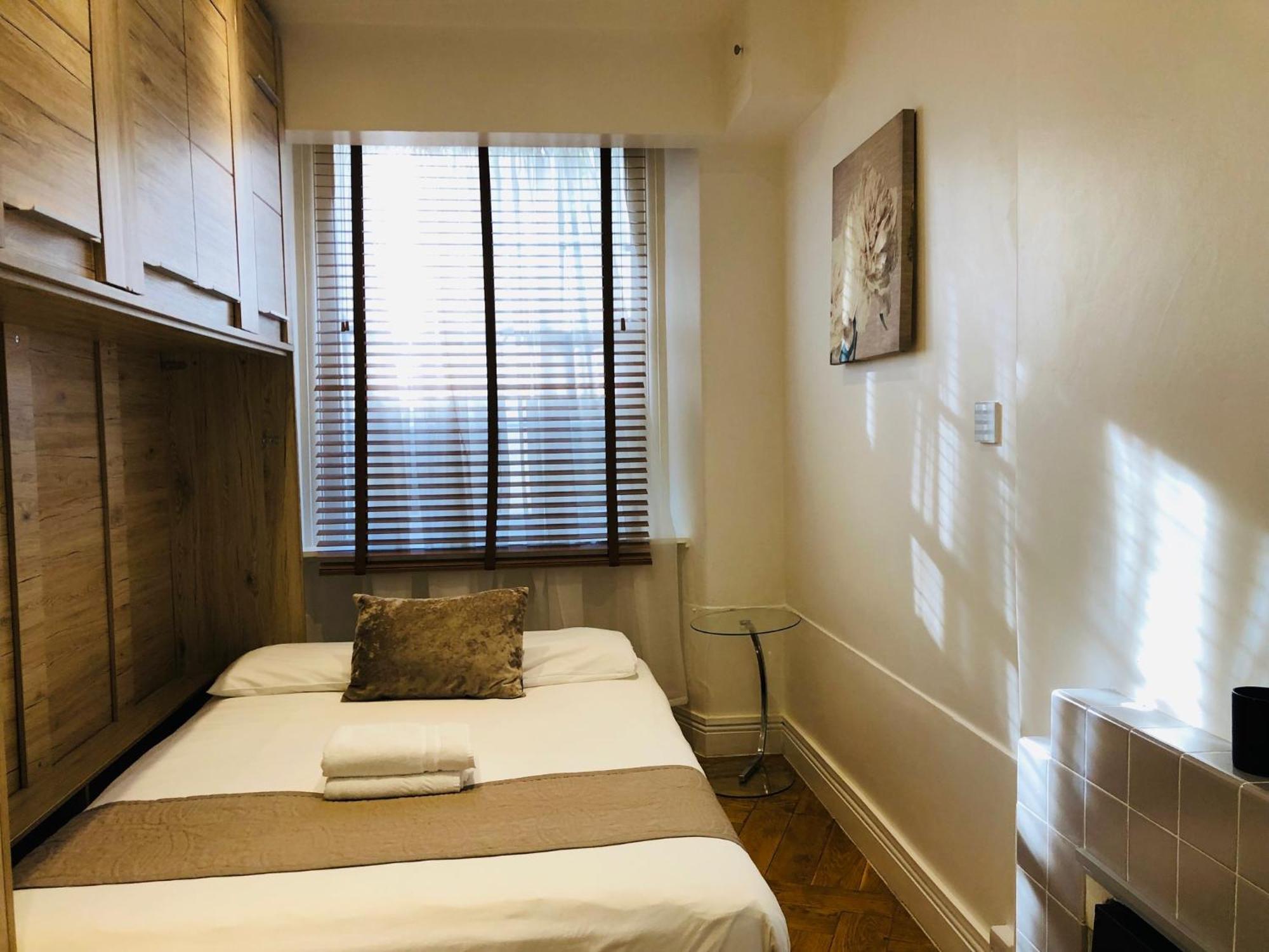 Large Group Friendly South Belgravia 4br