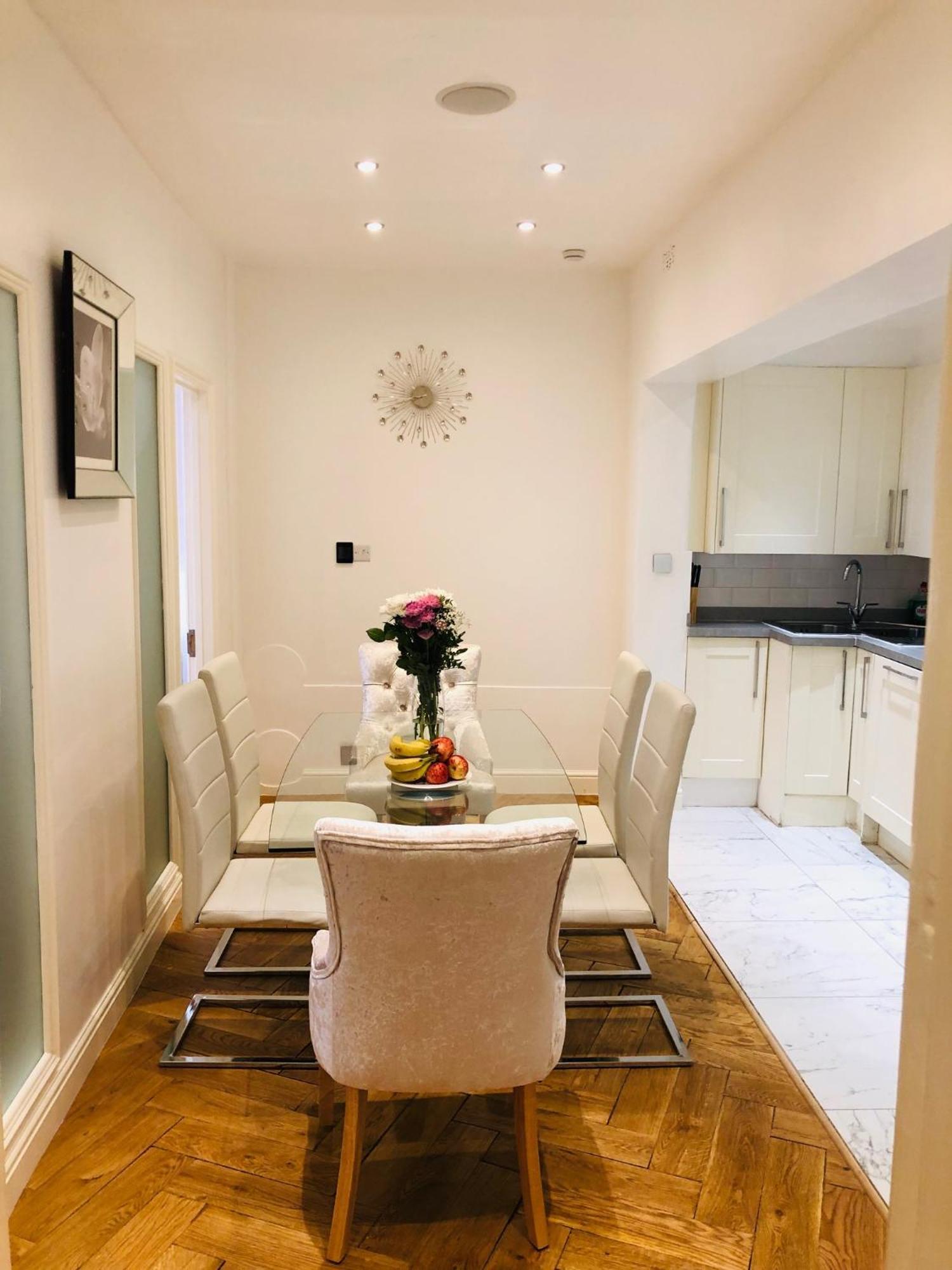 Large Group Friendly South Belgravia 4br London