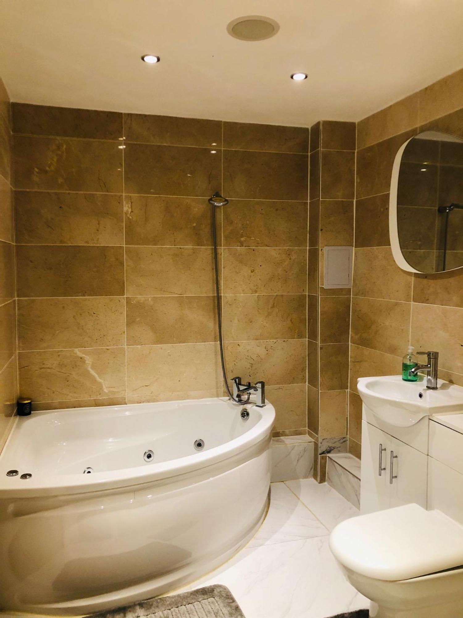 Large Group Friendly South Belgravia 4br * London