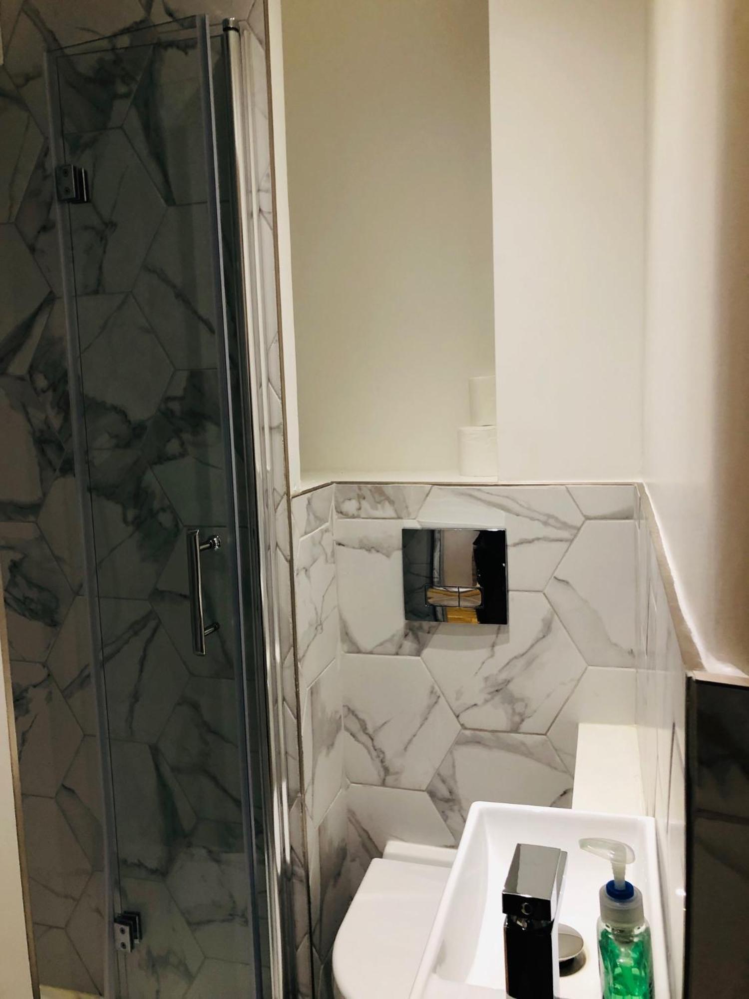 Large Group Friendly South Belgravia 4br Apartment