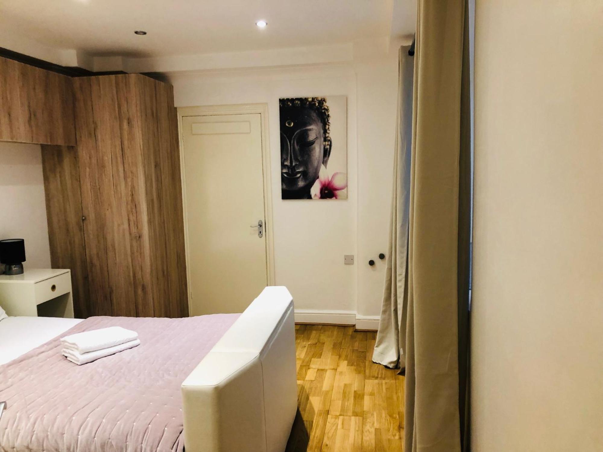 Large Group Friendly South Belgravia 4br Apartment *