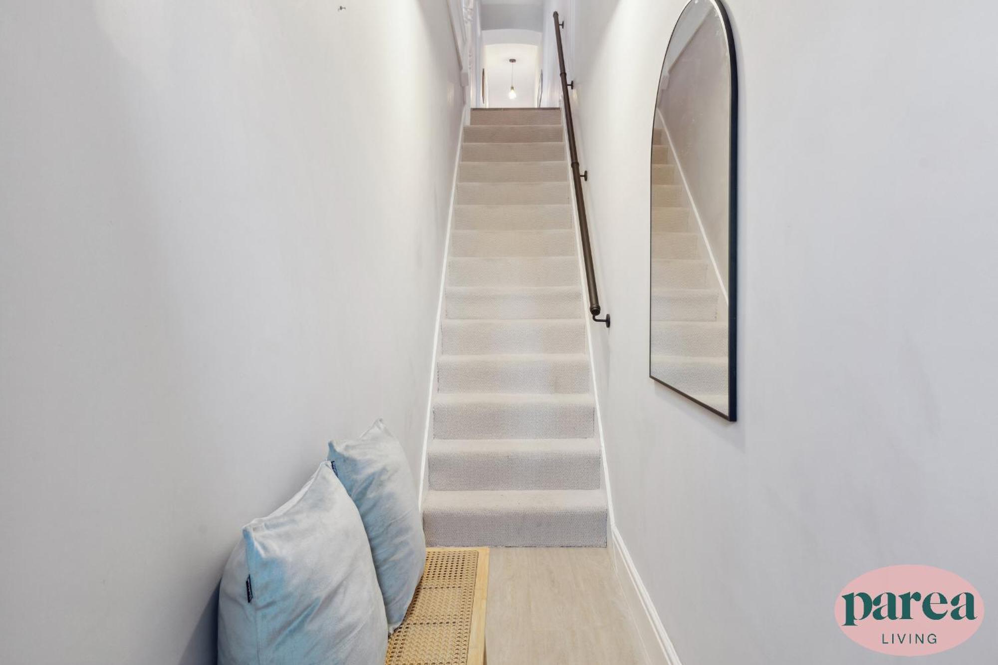 Parea Living - Charming Leyton Cozy East Retreat Apartment *