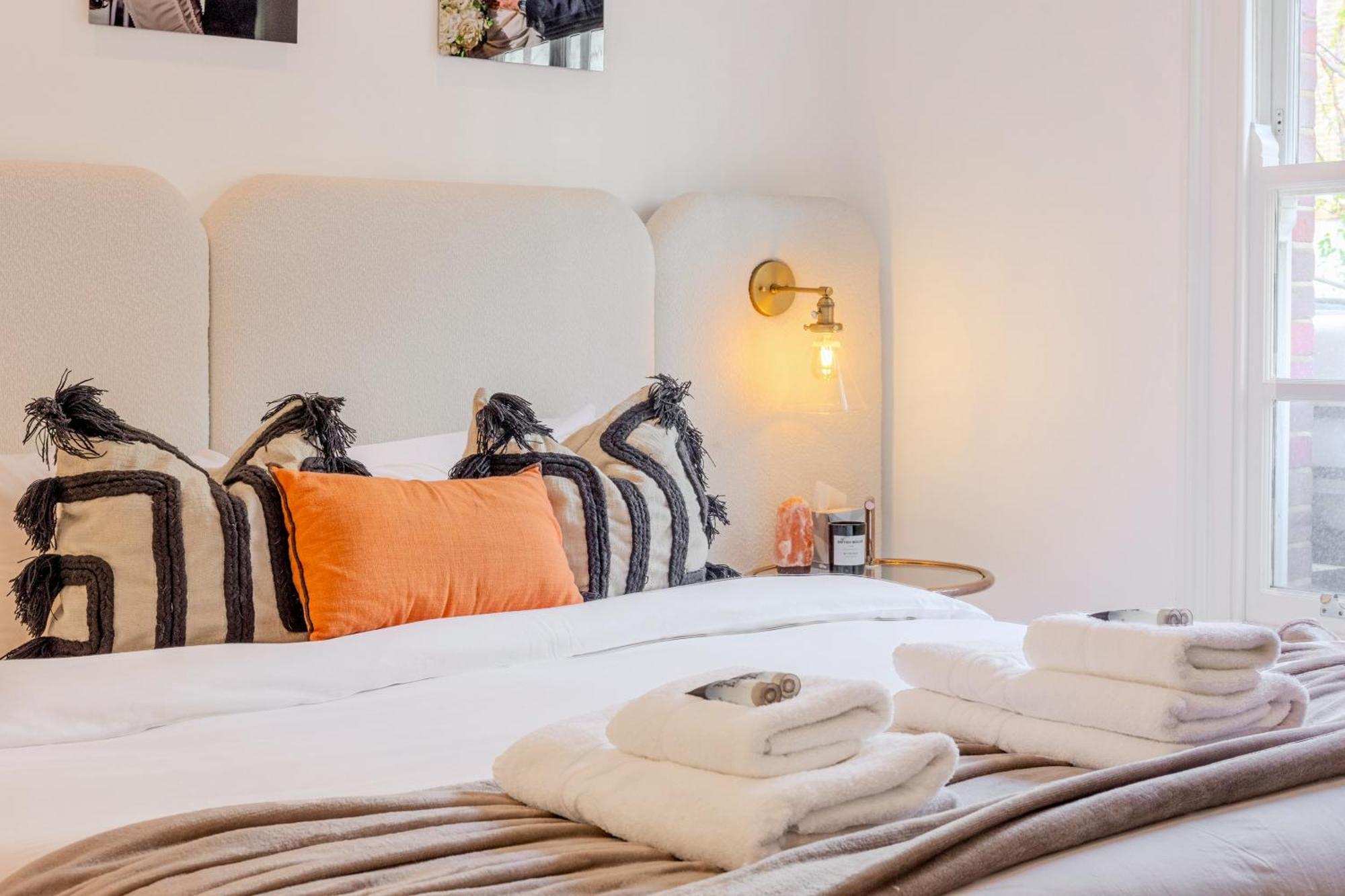 New 3lvl 3br With Garden, Prime Knightsbridge London