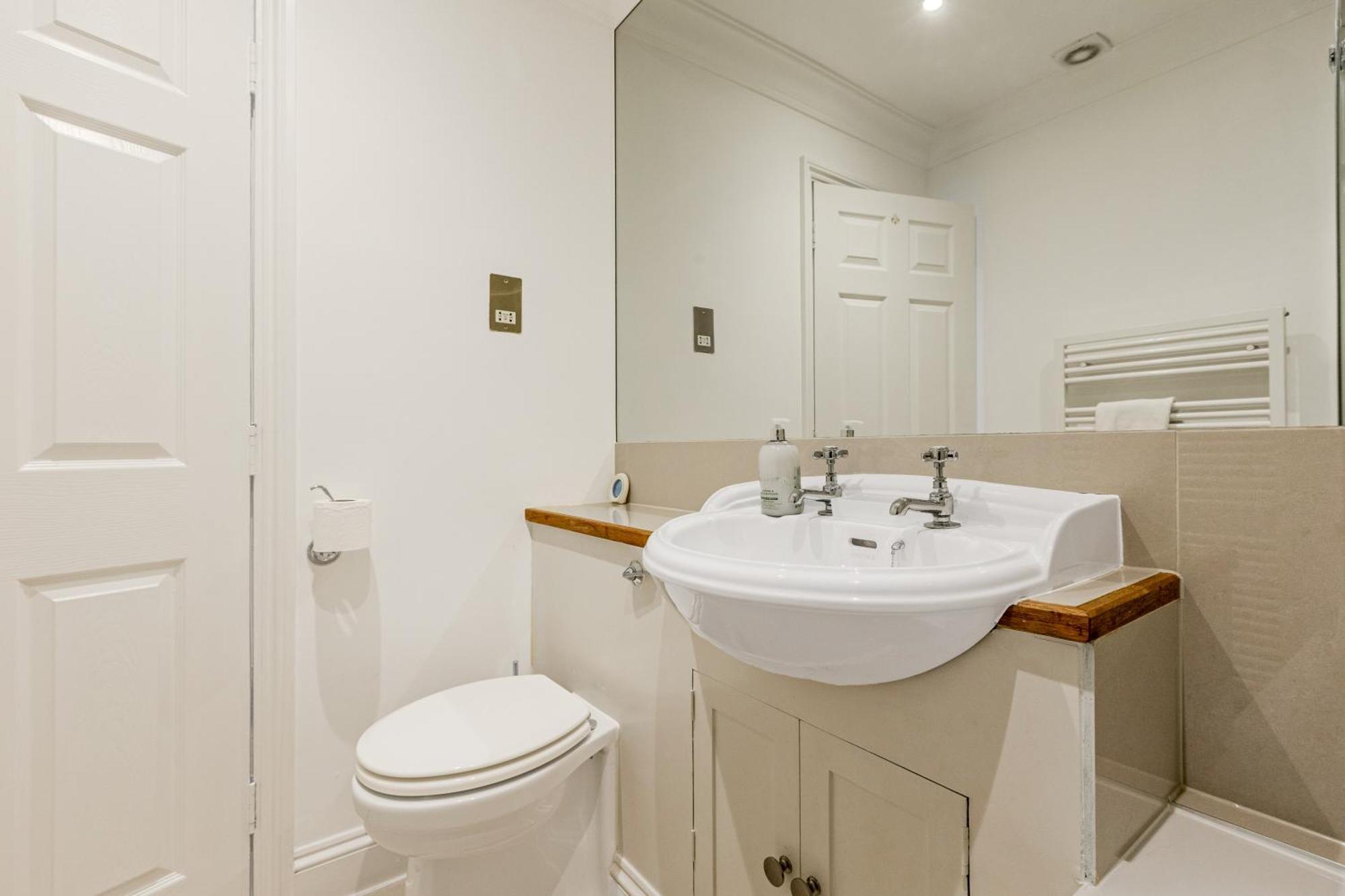 Apartment New 3lvl 3br With Garden, Prime Knightsbridge London