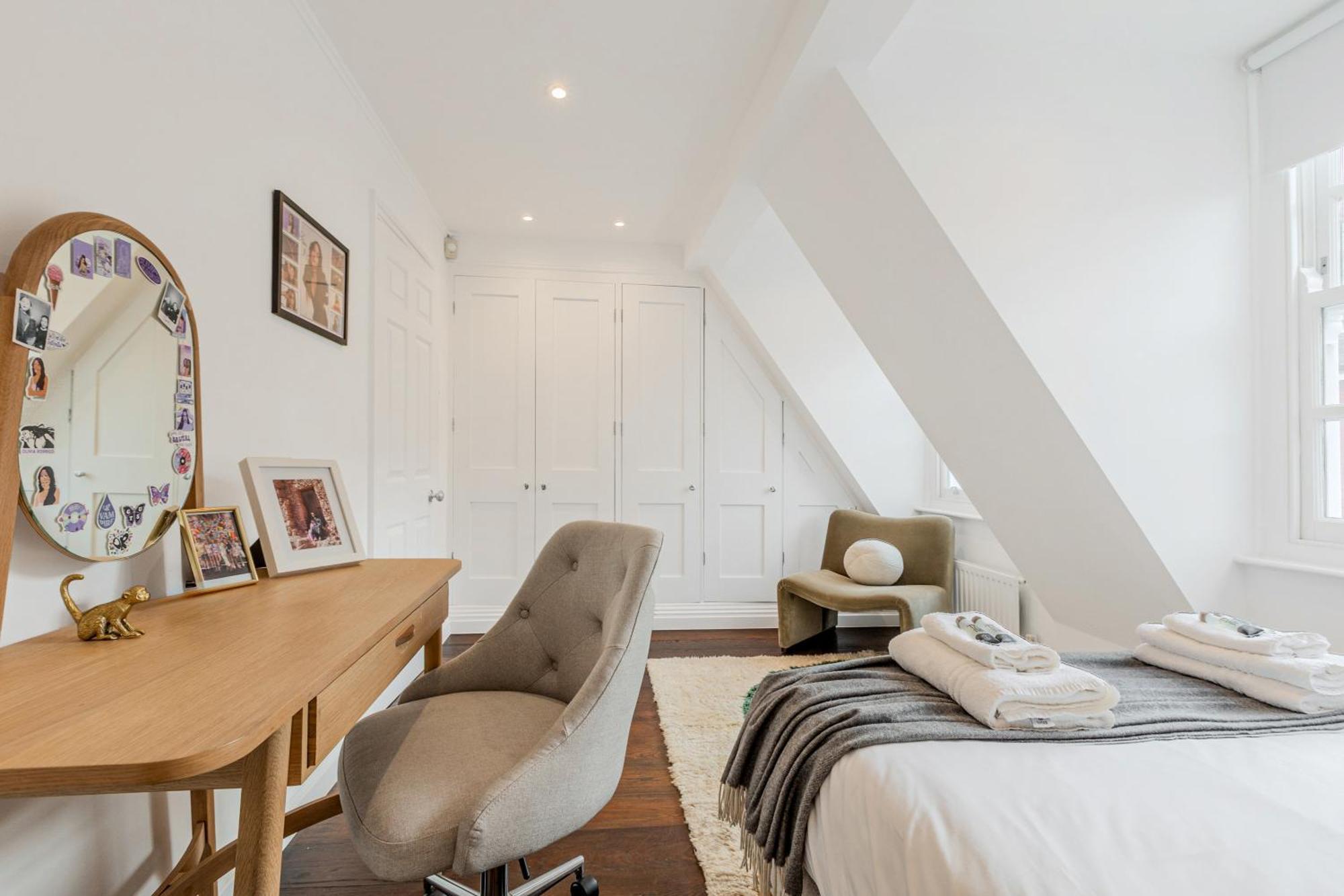 New 3lvl 3br With Garden, Prime Knightsbridge Apartment *